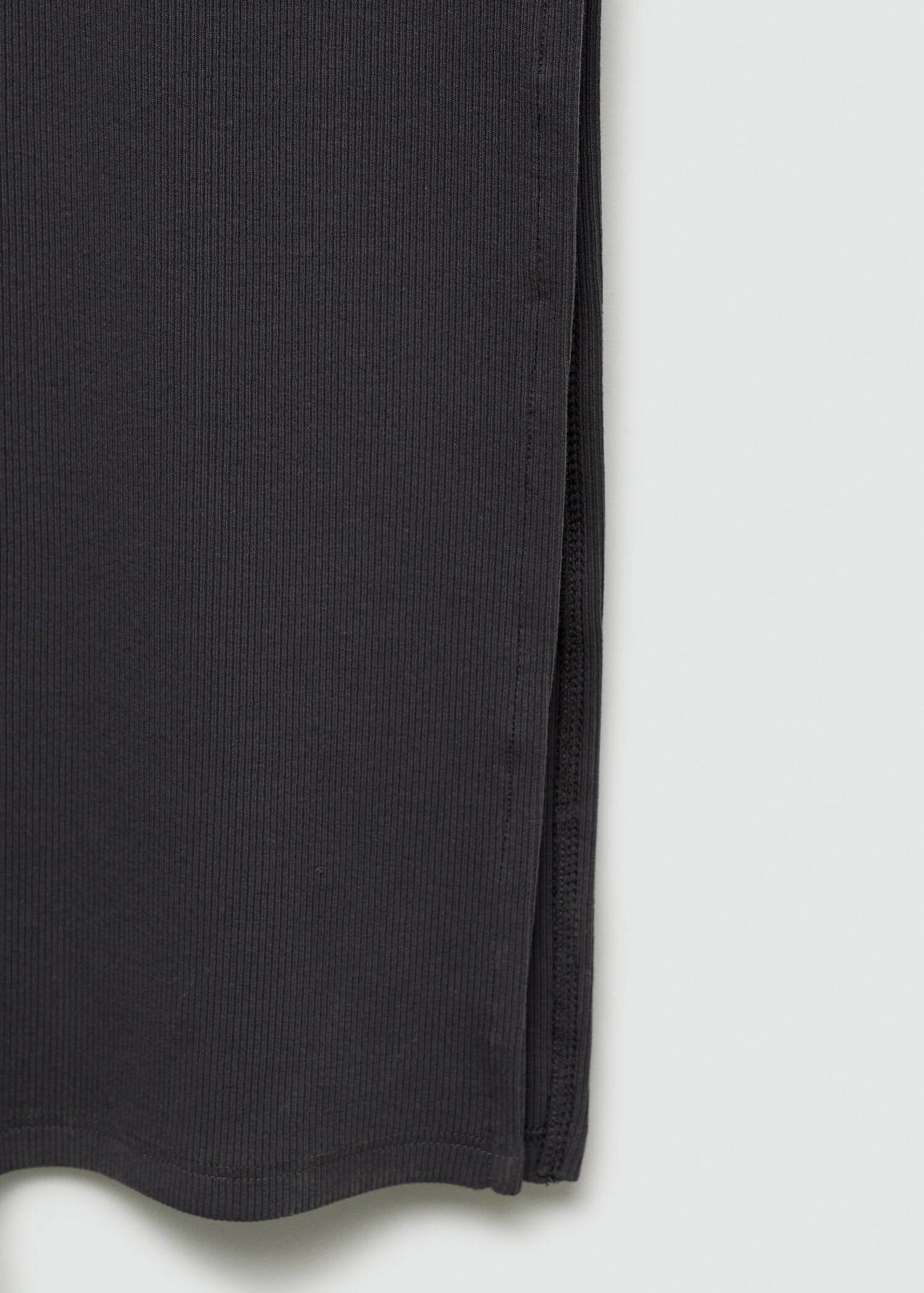 Geripptes Kleid mit Schlitz - Detail des Artikels 0