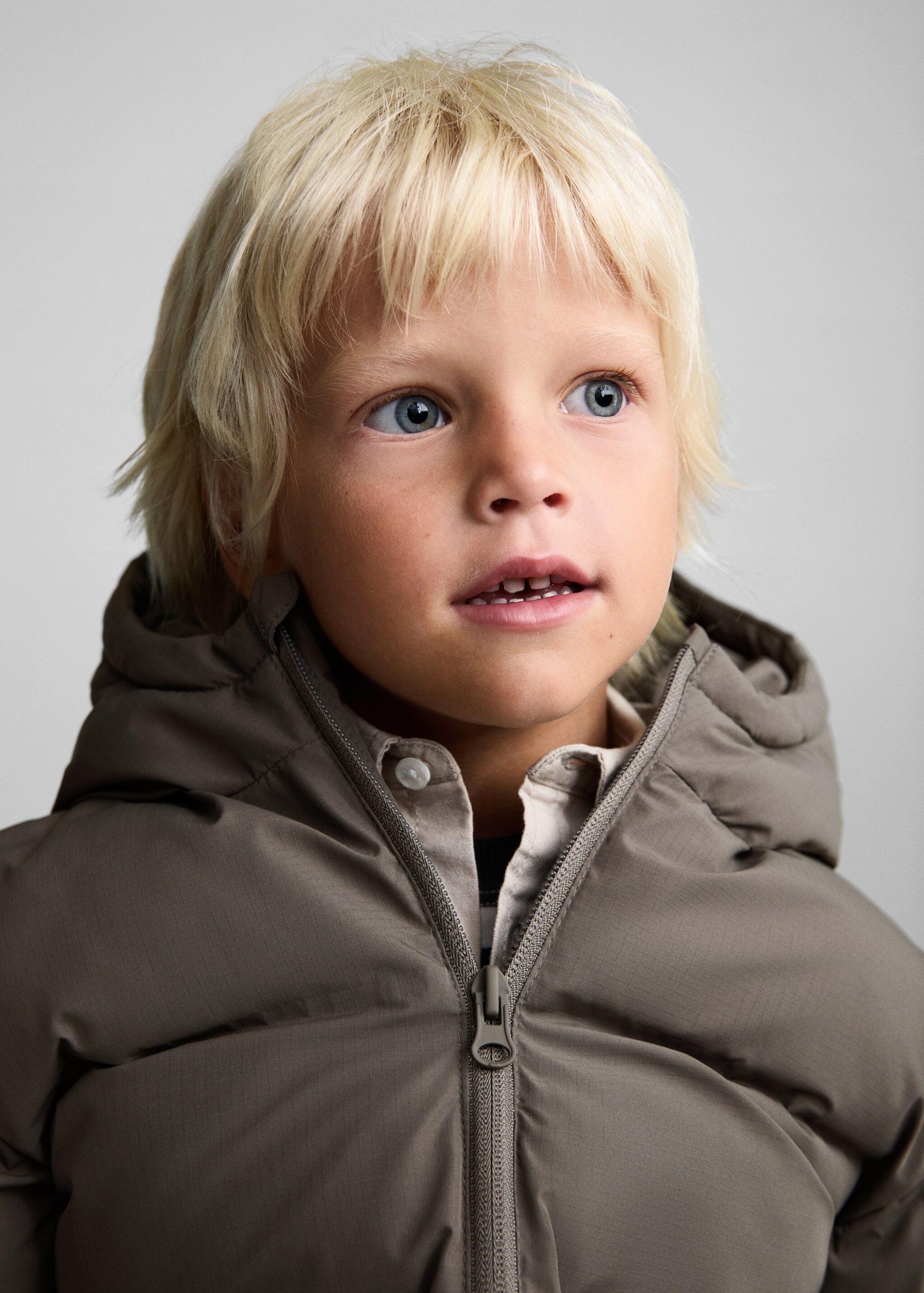 Hood quilted coat - Details of the article 1, Dark Green. Ref: 77025149-00.