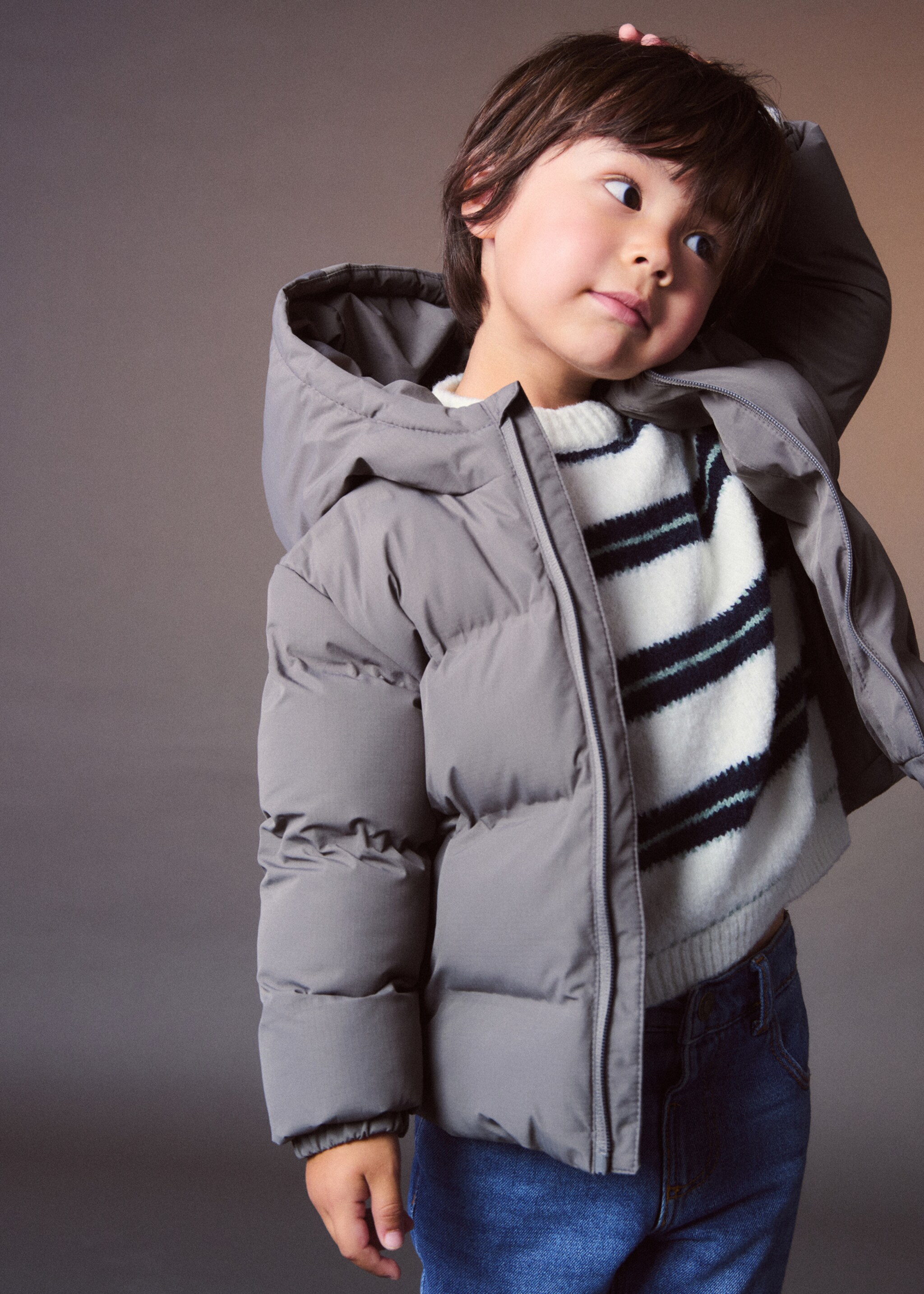 Hood quilted coat - Details of the article 5, Dark Green. Ref: 77025149-00.