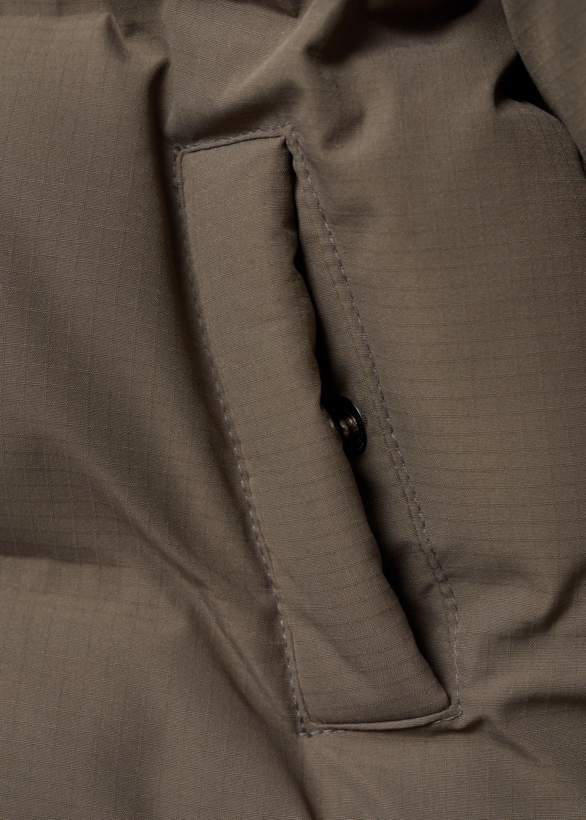 Hood quilted coat - Details of the article 8, Dark Green. Ref: 77025149-00.