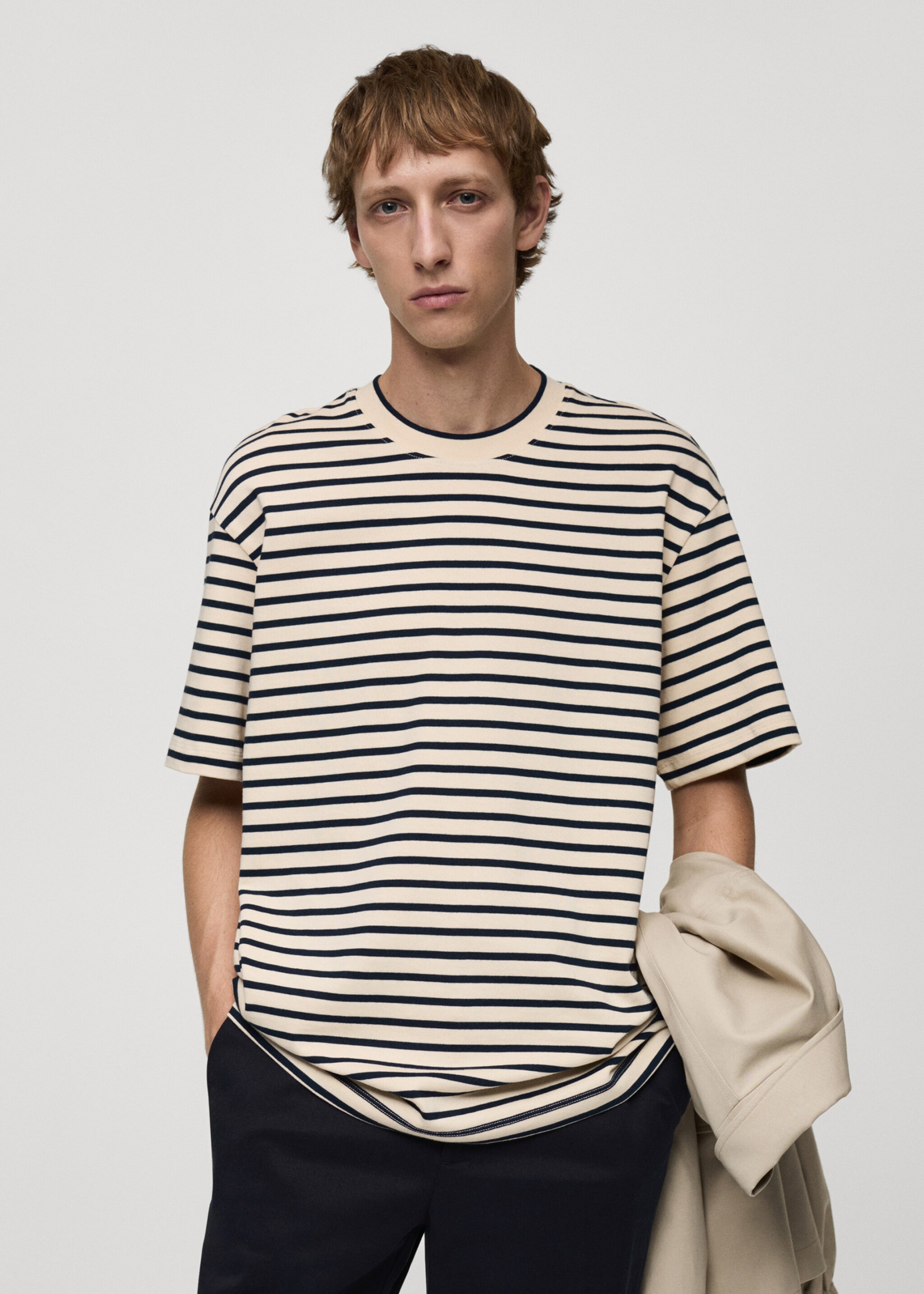 Gestreiftes Relaxed Fit-T-Shirt aus 100 % Baumwolle - Mittlere Ansicht, Ecru. Ref: 77025639-00.