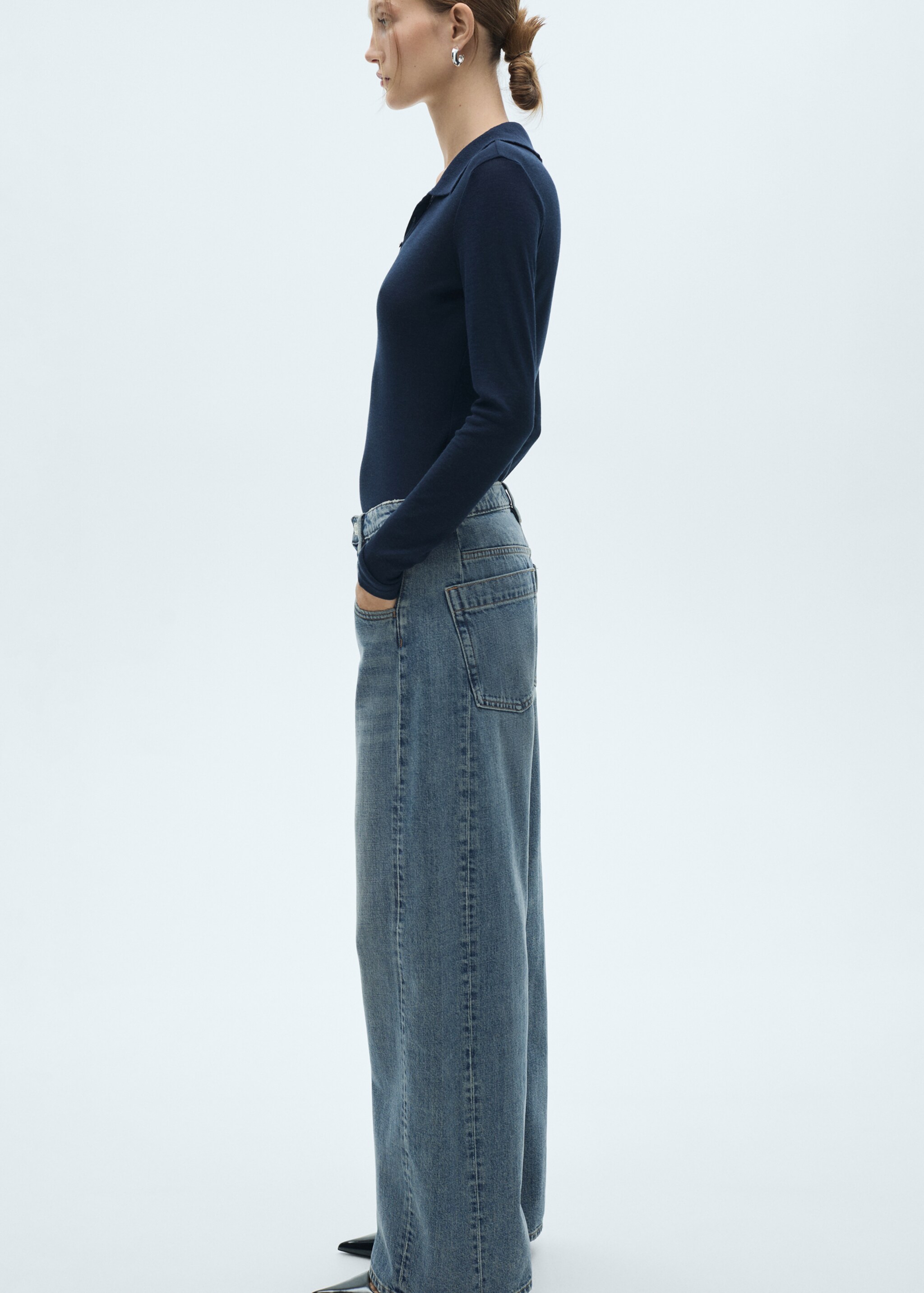 Wideleg mid-rise jeans - Details of the article 4, Medium Blue. Ref: 77025651-00.
