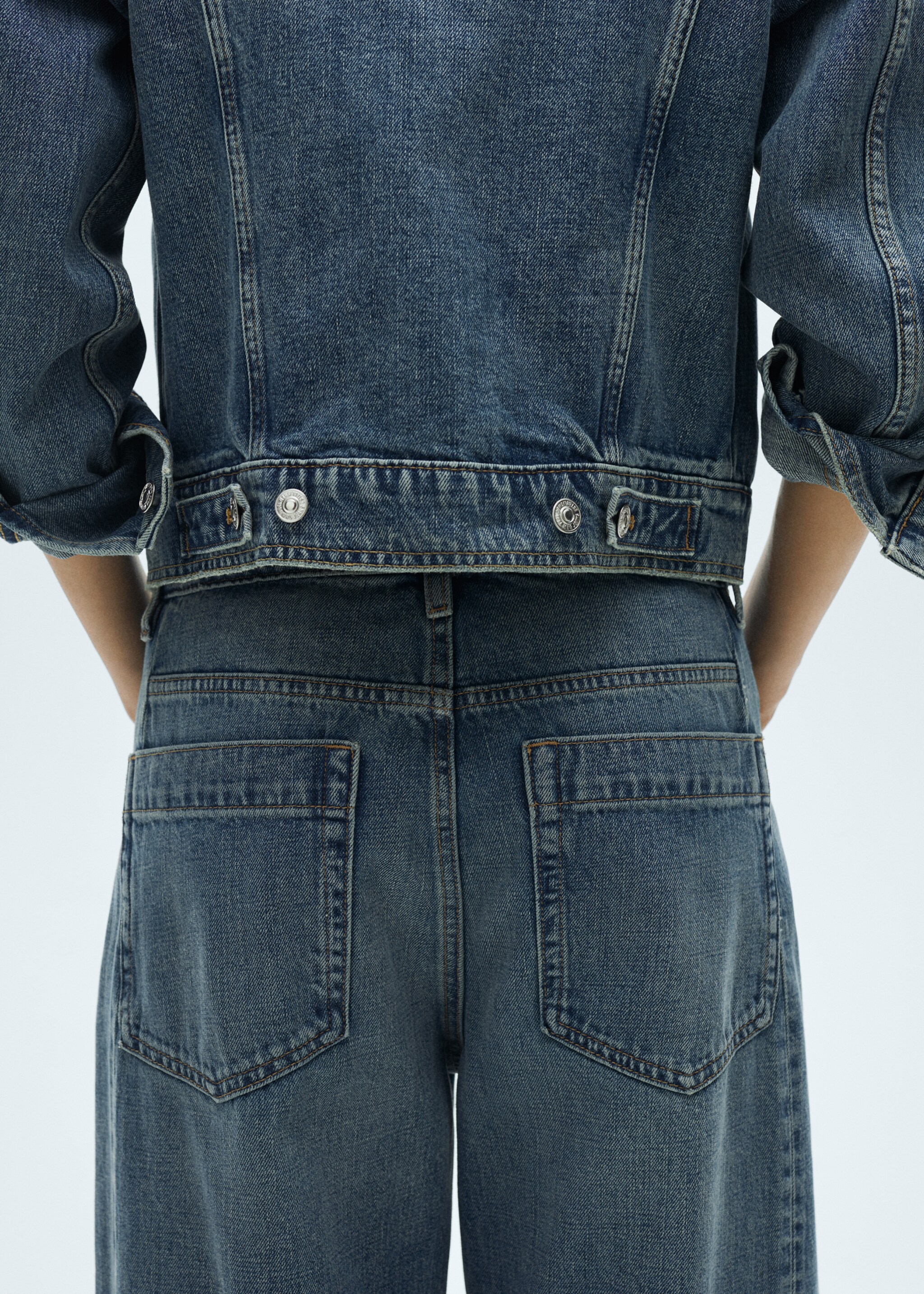 Wideleg mid-rise jeans - Details of the article 6, Medium Blue. Ref: 77025651-00.