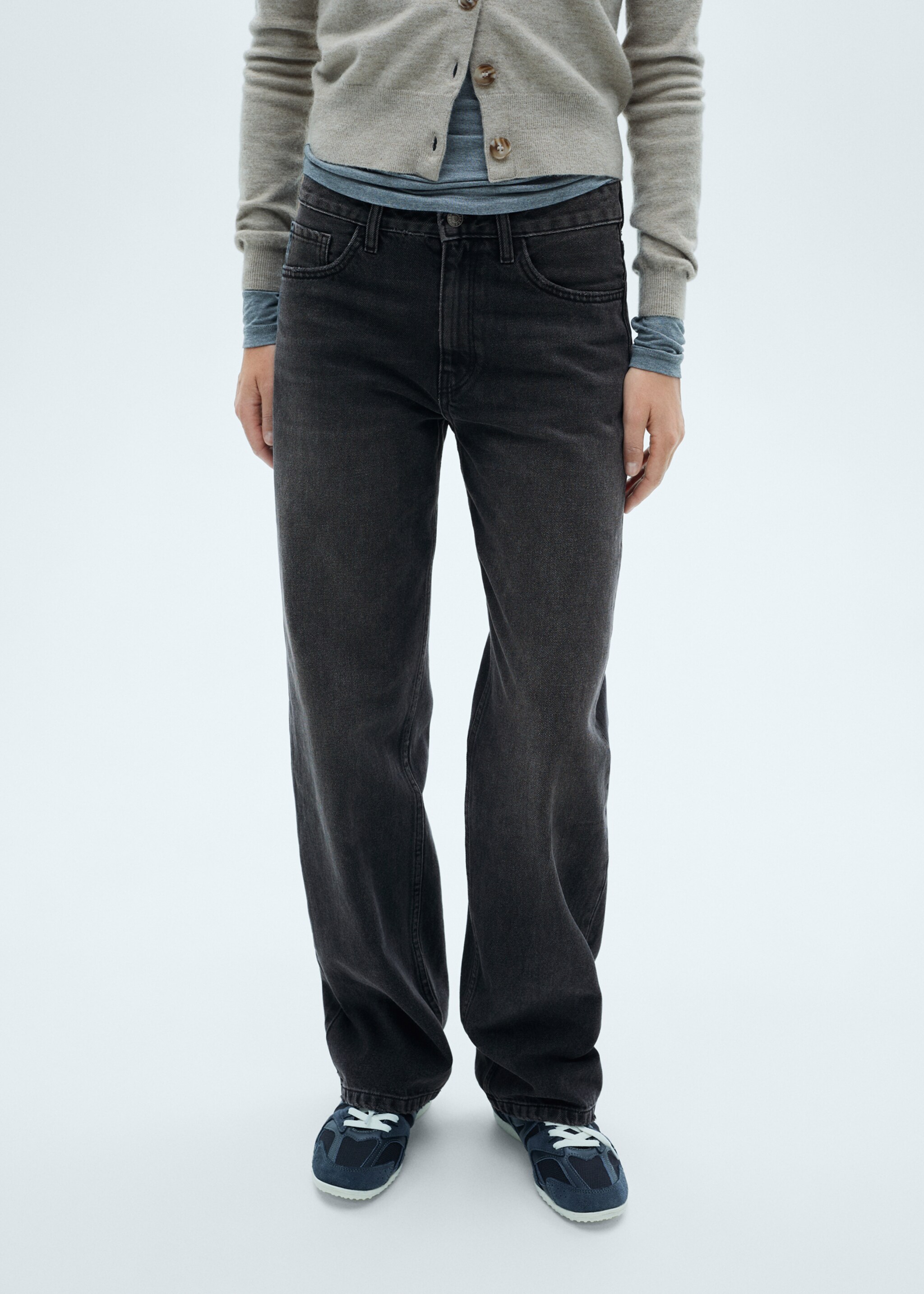 Gerade Jeans mit mittlerem Bund - Detail des Artikels 1, Black denim. Ref: 77025653-00.