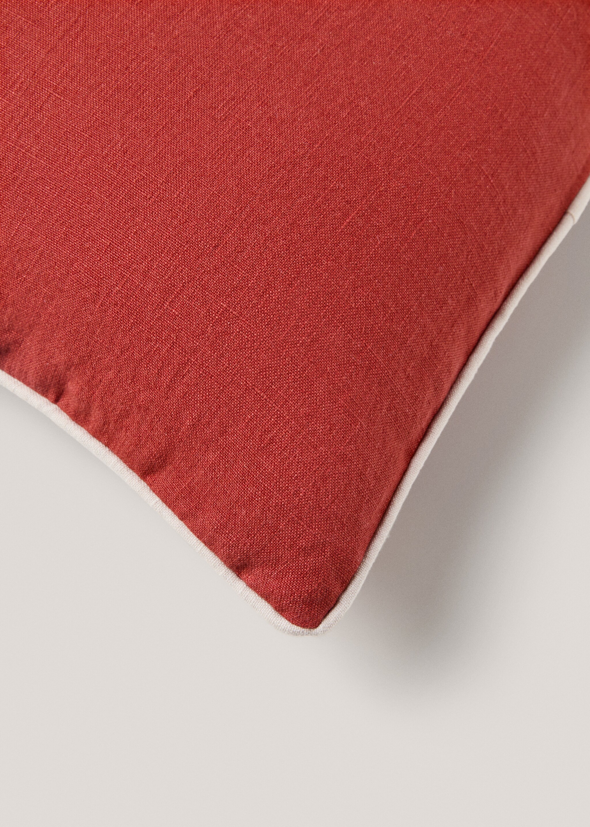 100% linen cushion cover 50x50cm - Details of the article 2, Red. Ref: 77025662-00.