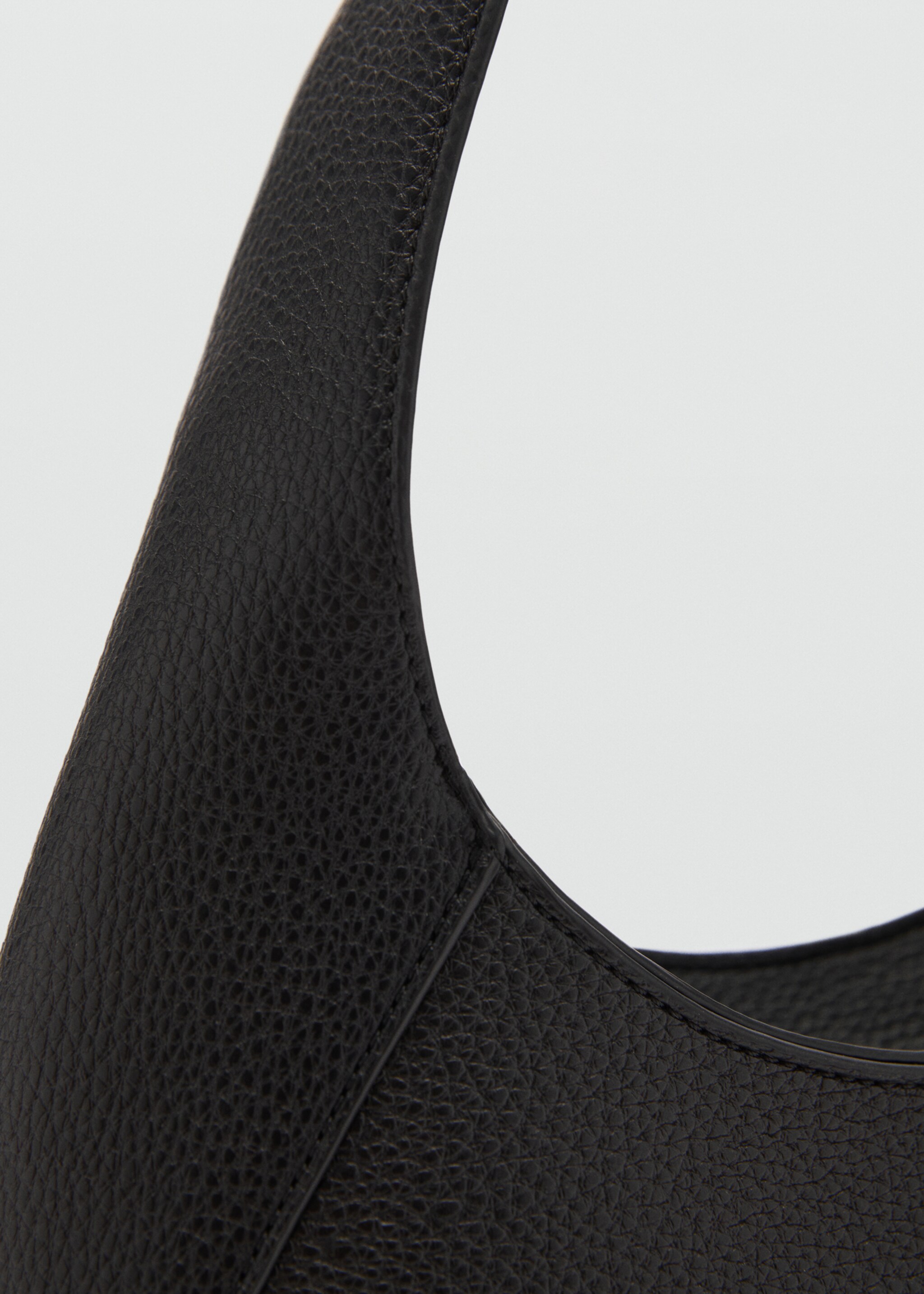 Short-handle shoulder bag - Details of the article 2, Black. Ref: 77025663-00.