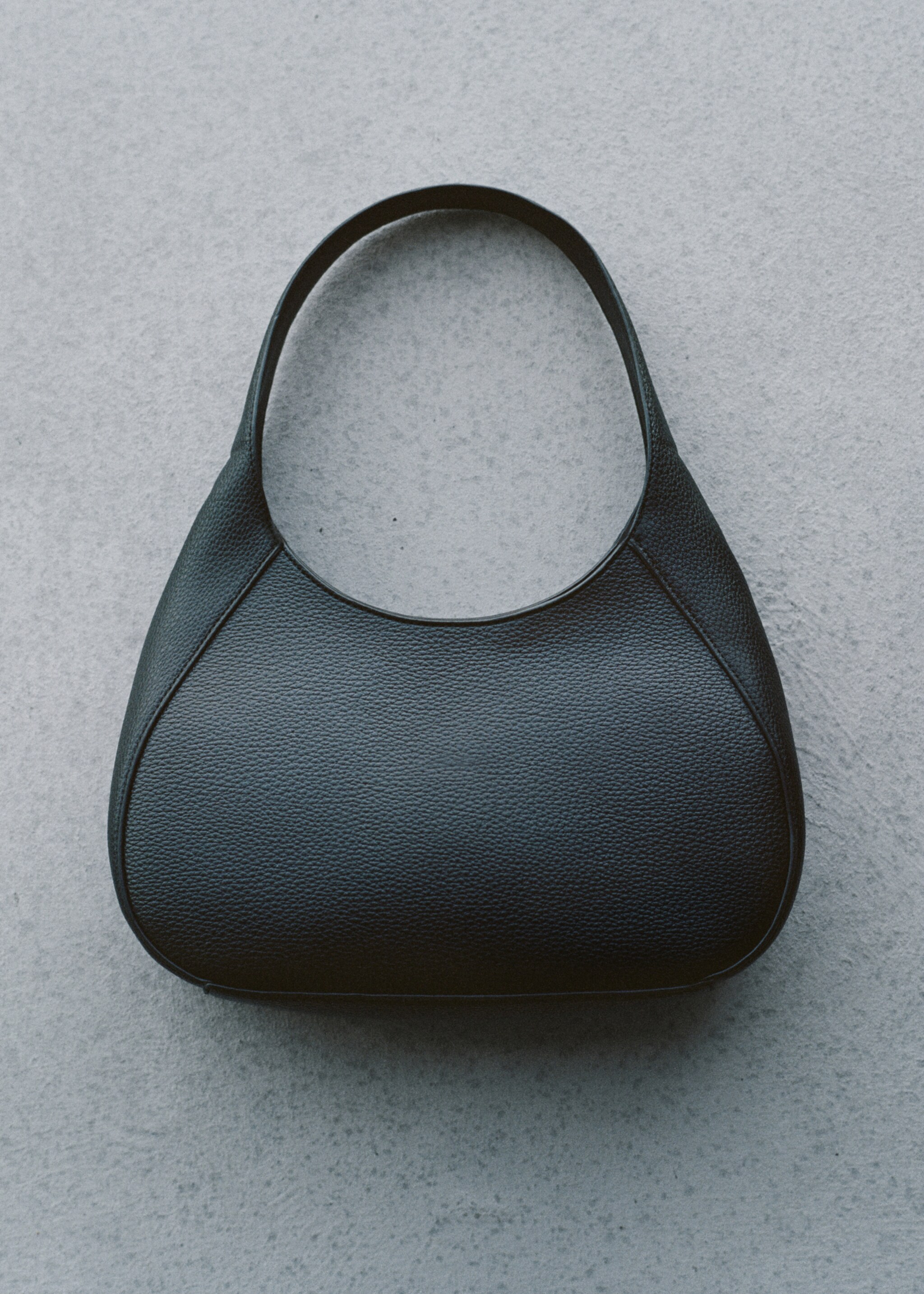Short-handle shoulder bag - Details of the article 9, Black. Ref: 77025663-00.