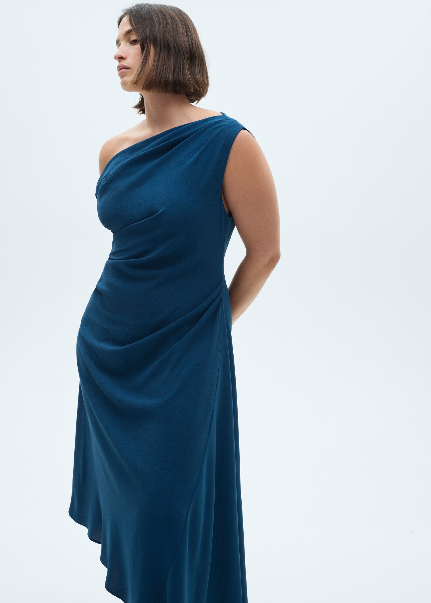 Asymmetrisches Kleid mit Raffdetails - Detail des Artikels 5