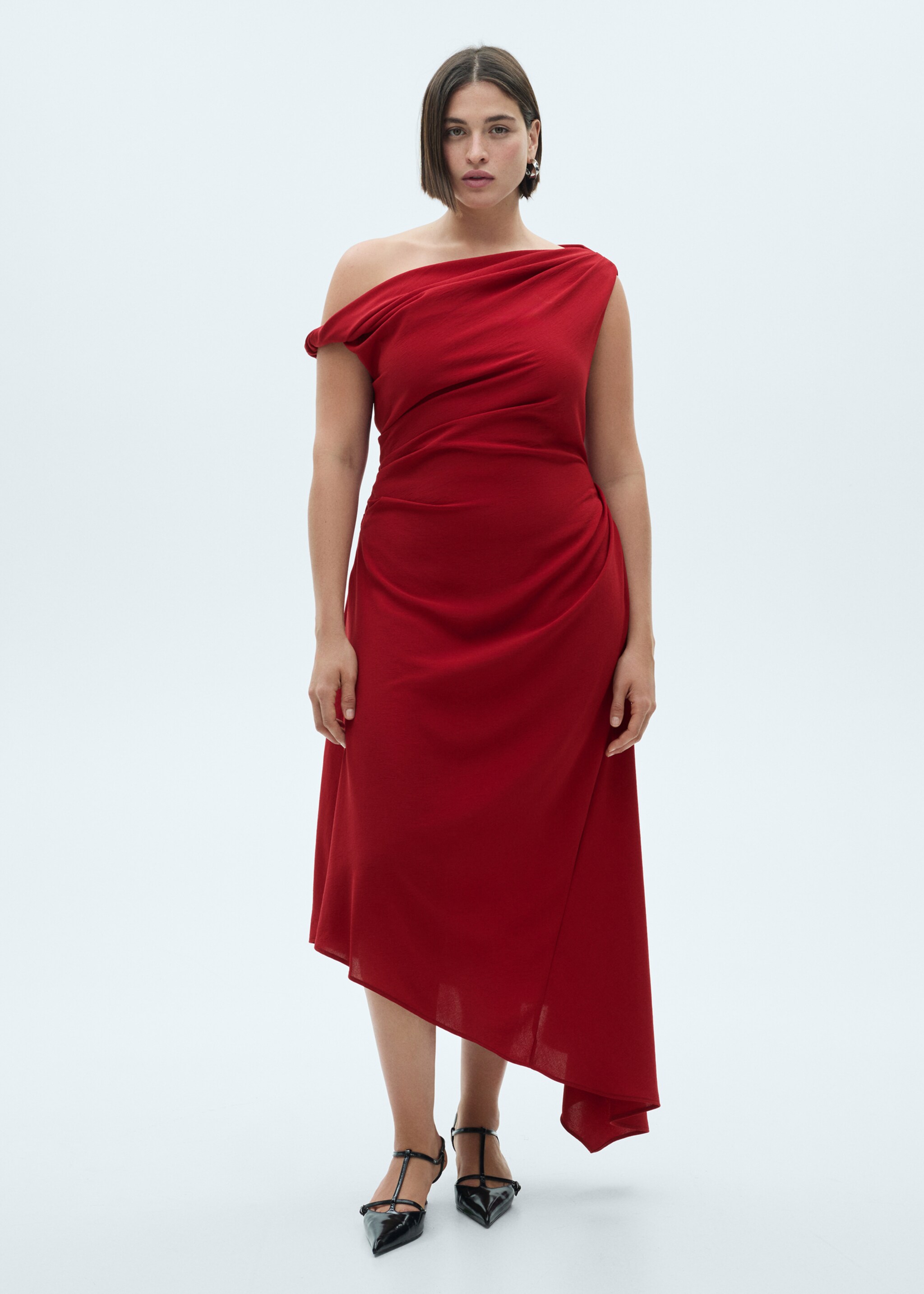 Asymmetrisches Kleid mit Raffdetails - Detail des Artikels 3, Rot. Ref: 77025672-00.