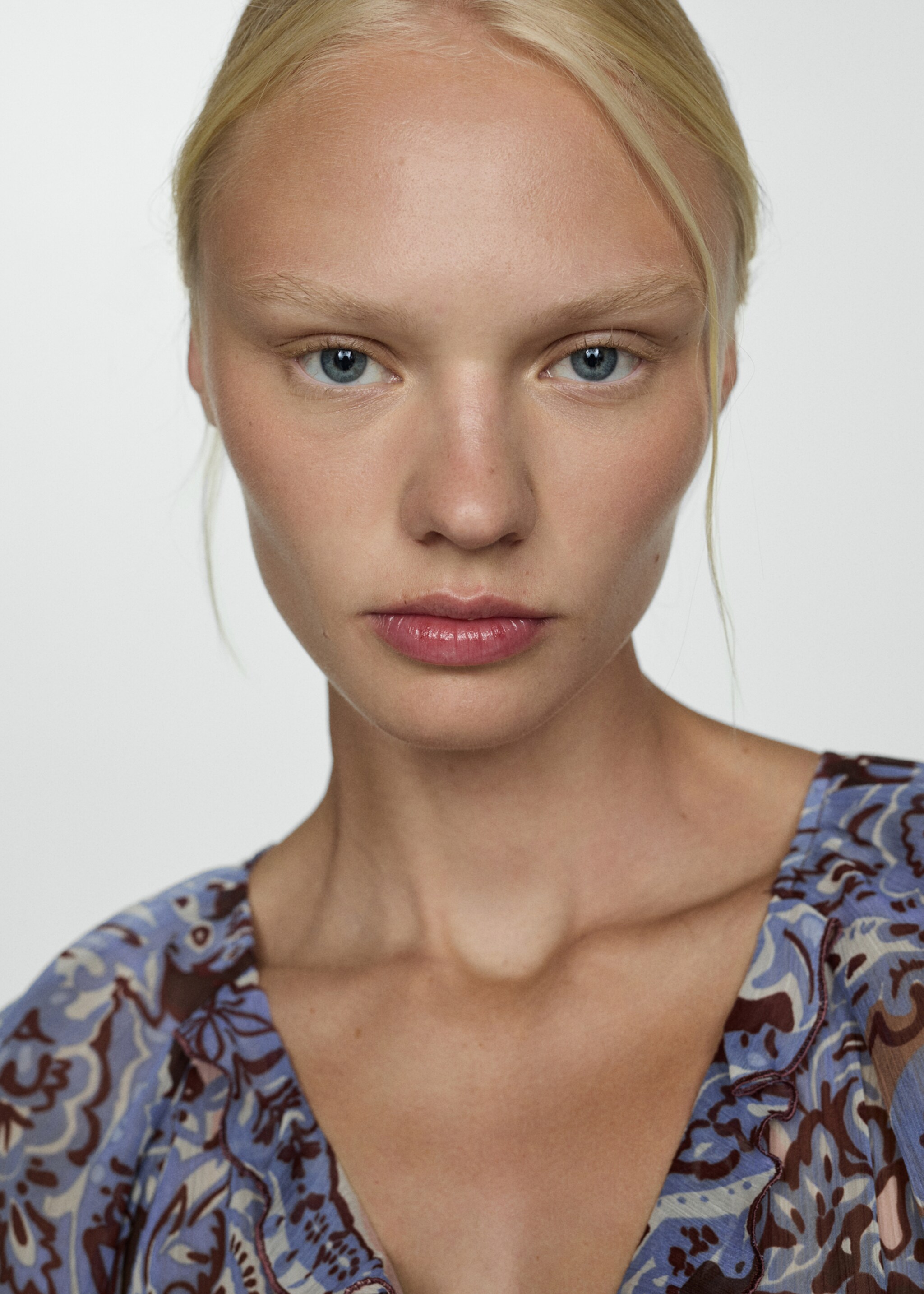 Paisley dress with ruffles - Details of the article 1, Blue. Ref: 77025674-00.