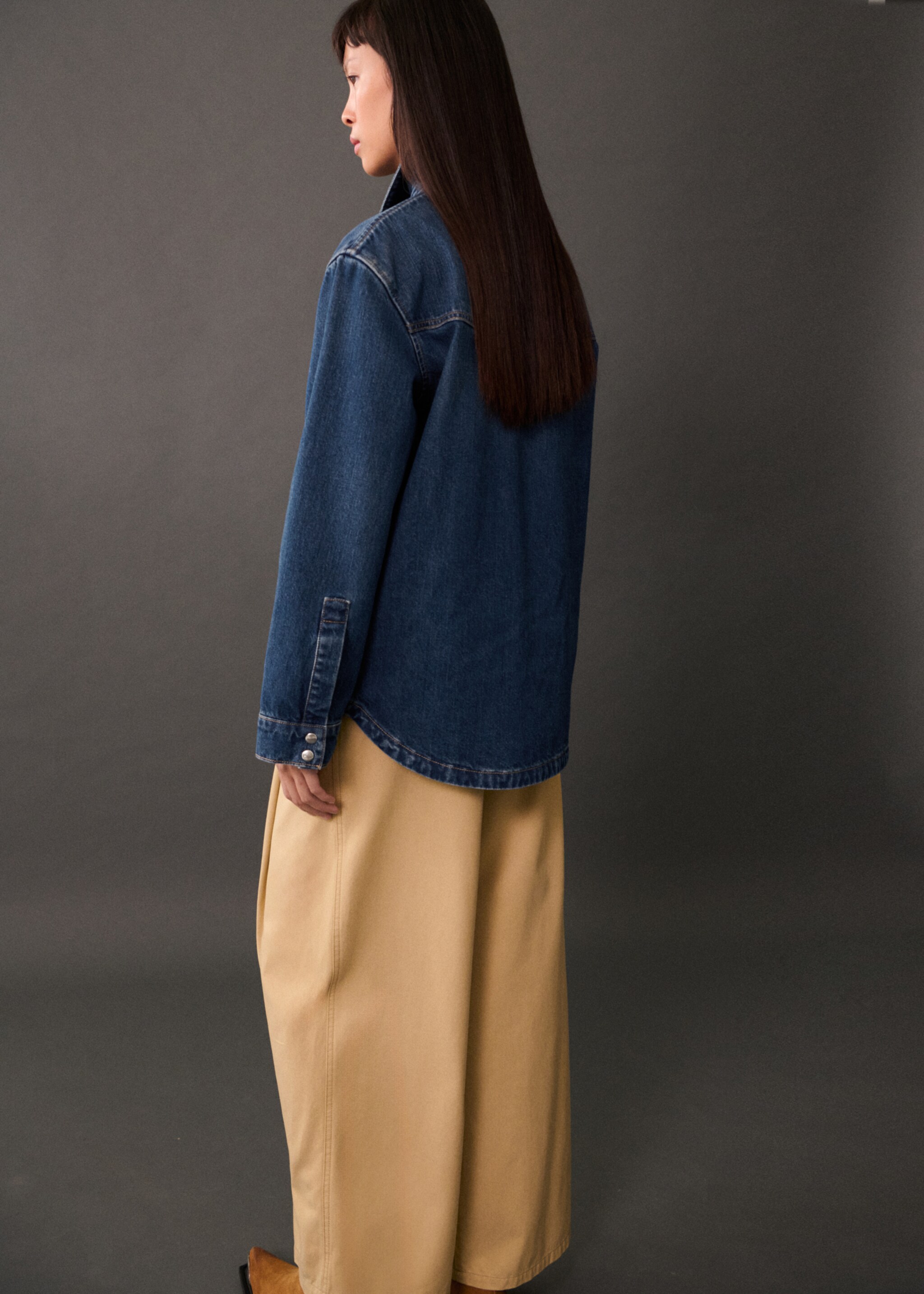 Sobrecamisa vaquera oversize - Reverso del artículo, Azul oscuro. Ref: 77025675-00.