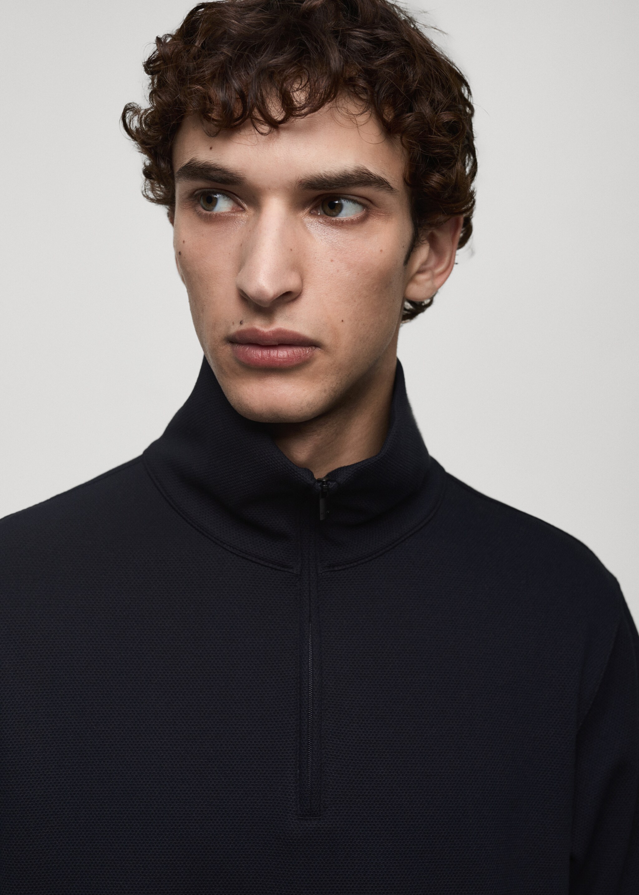 Sweatshirt with anti-odour technology and zip - Details of the article 1, Dark Navy. Ref: 77025969-00.