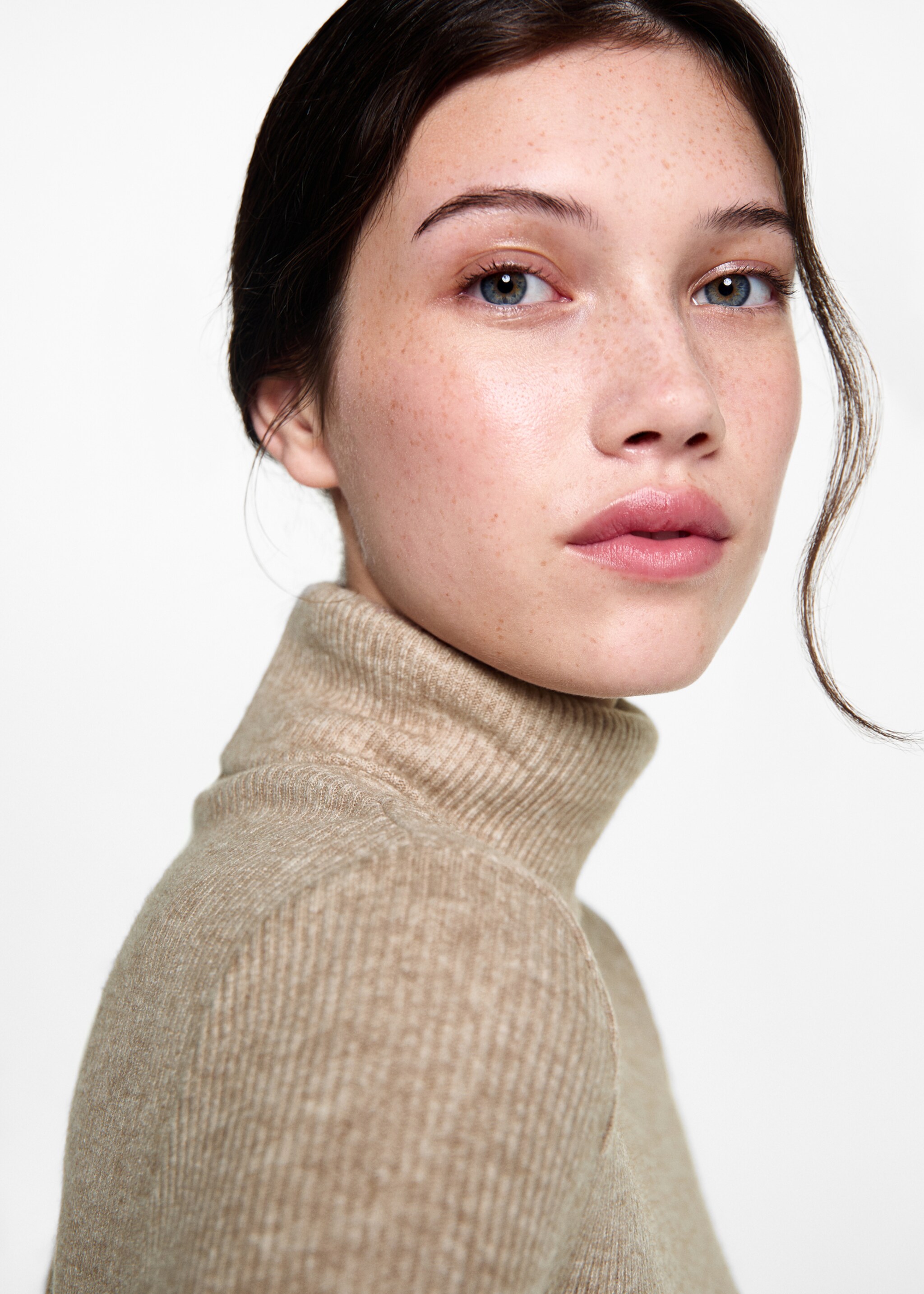 Vestit coll alt - Detall de l'article 1, Sorra. Ref: 77025986-00.