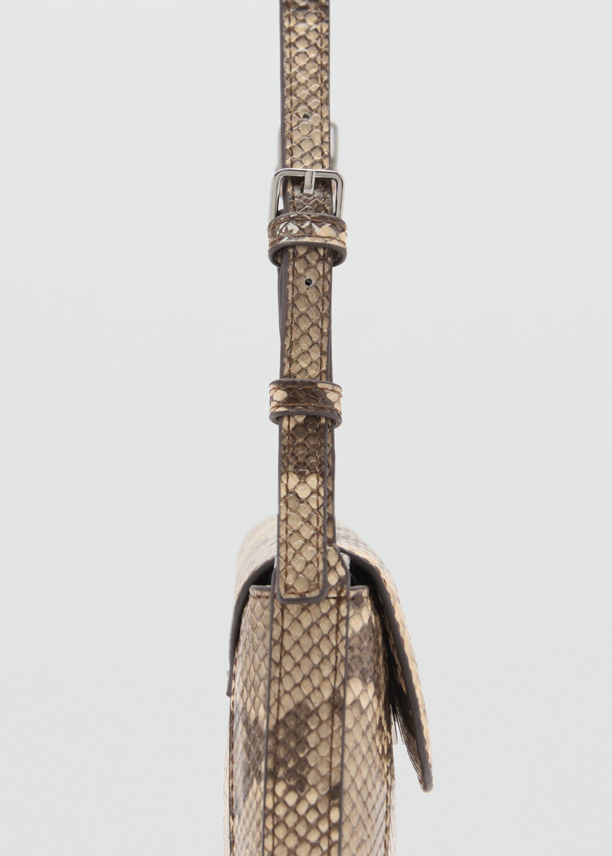 Shoulder bag with strap - Details of the article 2, Beige. Ref: 77026003-00.