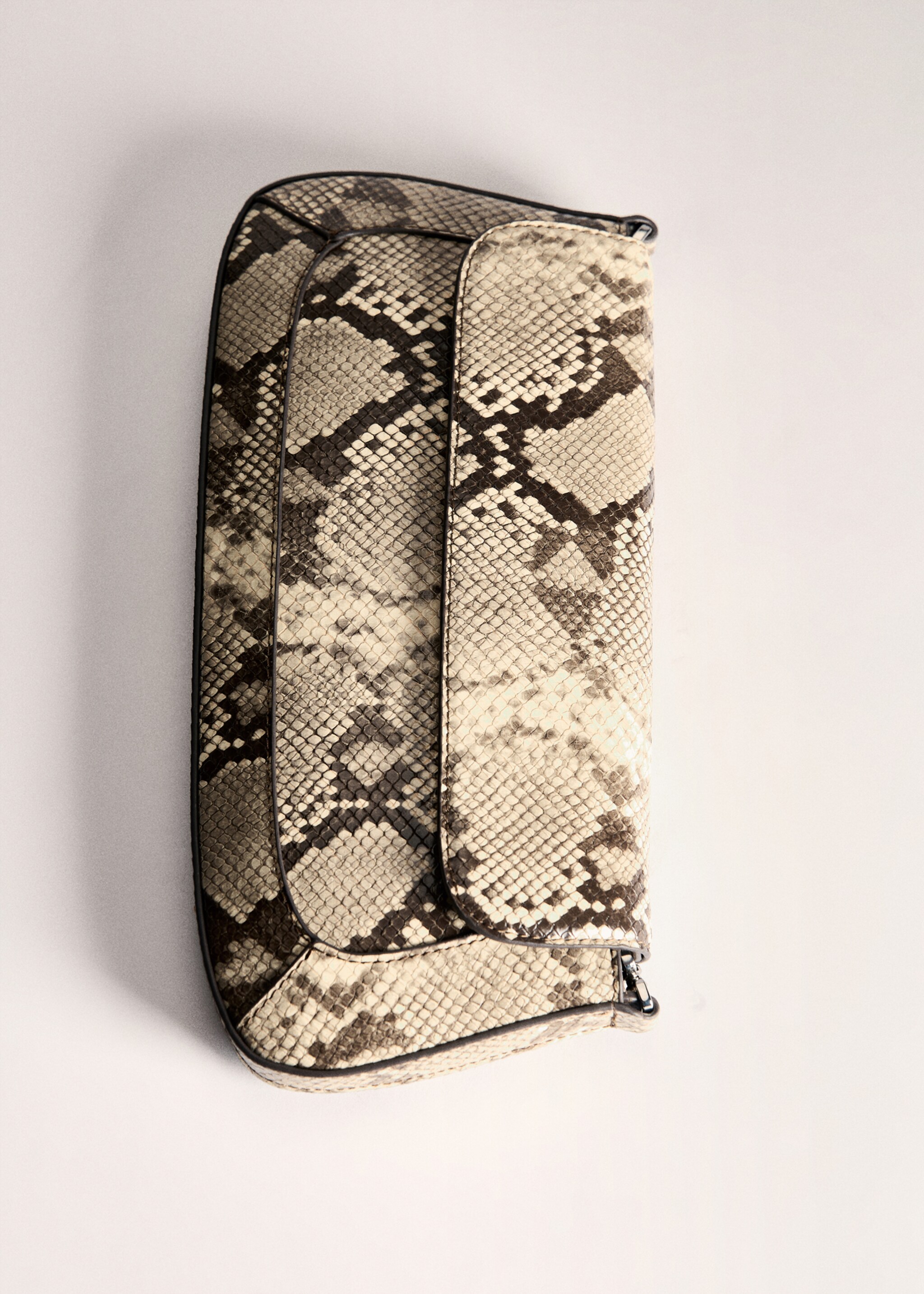 Shoulder bag with strap - Details of the article 5, Beige. Ref: 77026003-00.