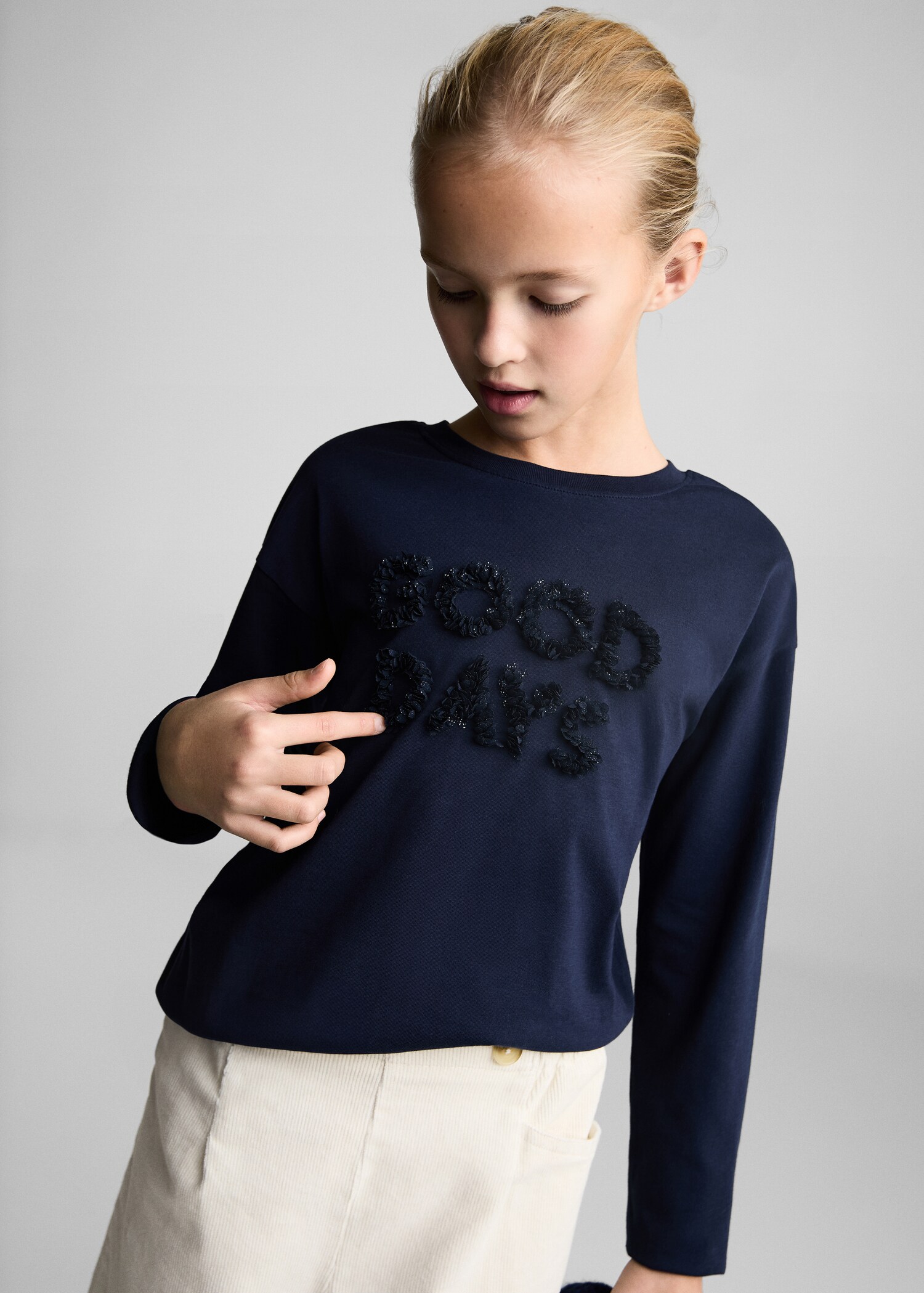 T-shirt détails relief - Plan moyen