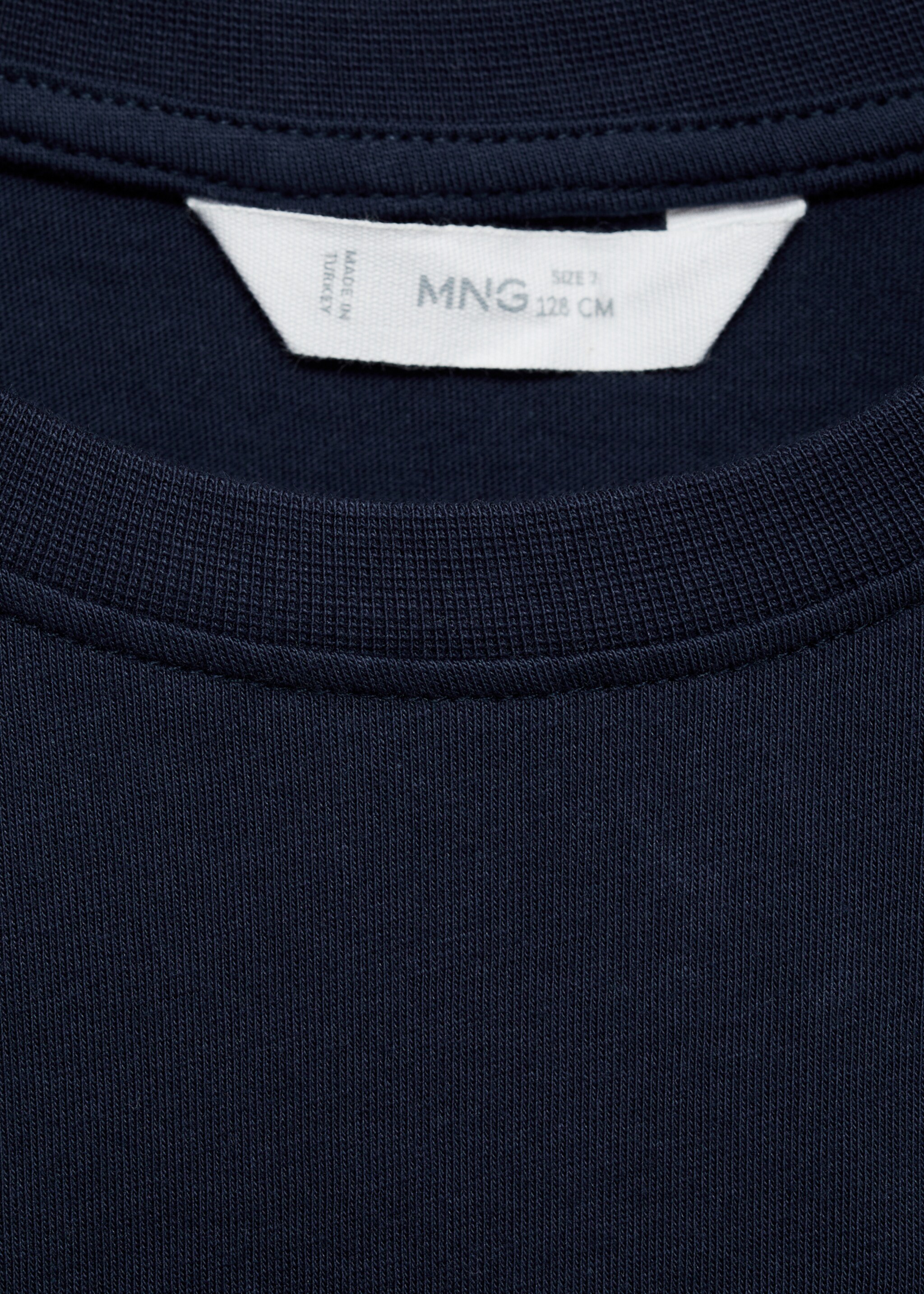 T-shirt détails relief - Détail de l'article 0, Bleu marine foncé. Ref: 77026007-00.