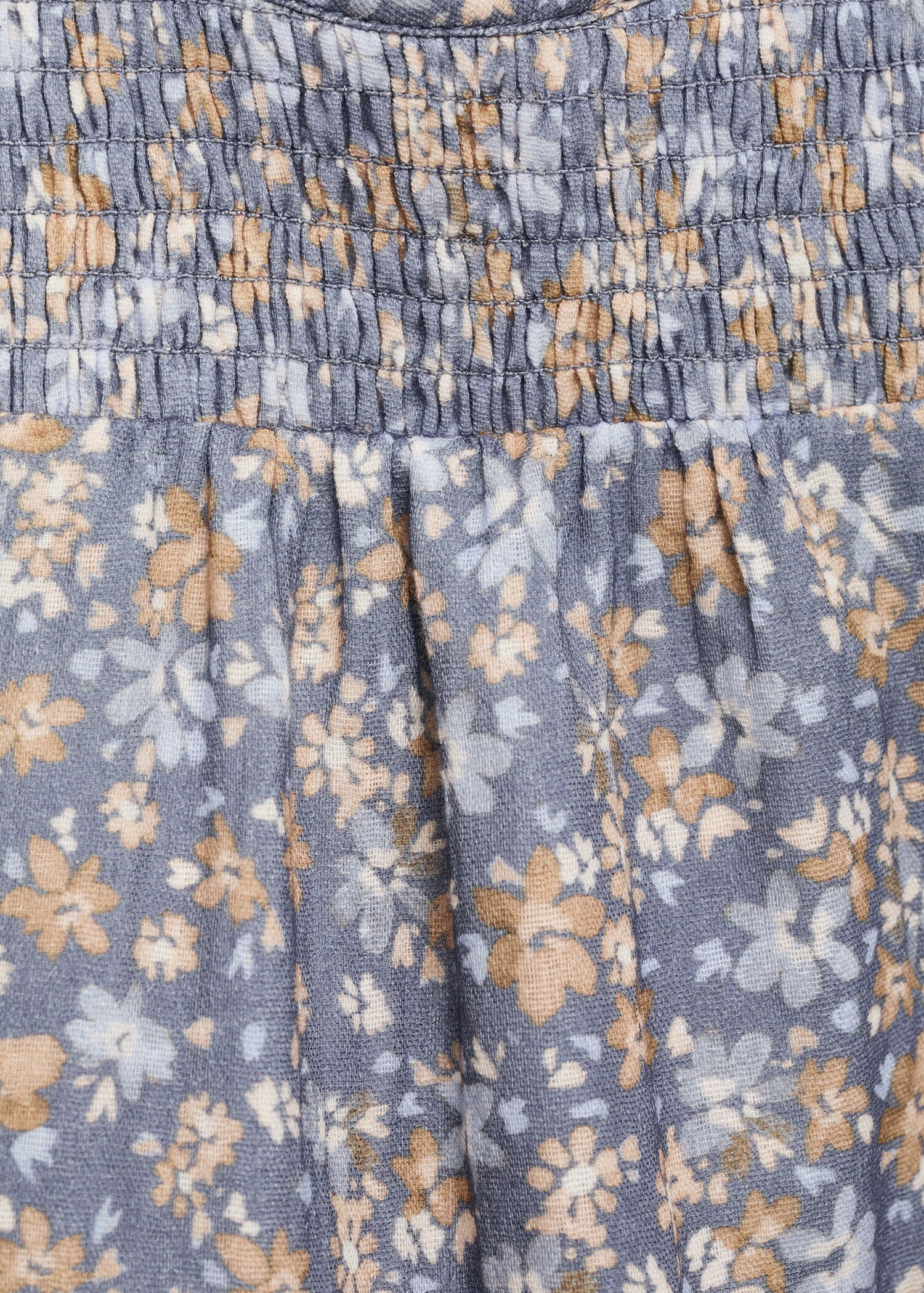 Geblümtes Kleid mit gerafftem Detail - Detail des Artikels 8