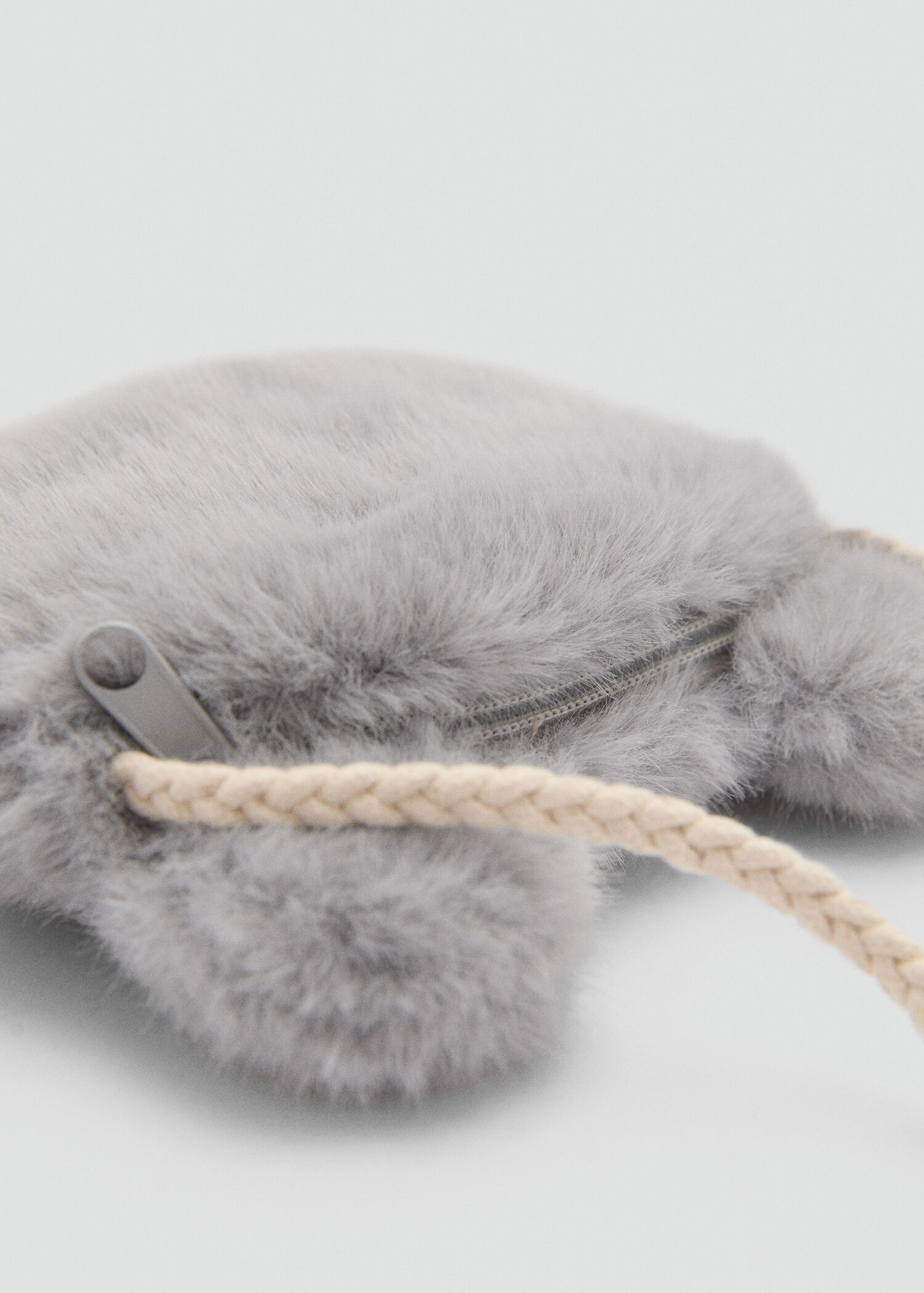 Fur-effect shoulder bag - Details of the article 2
