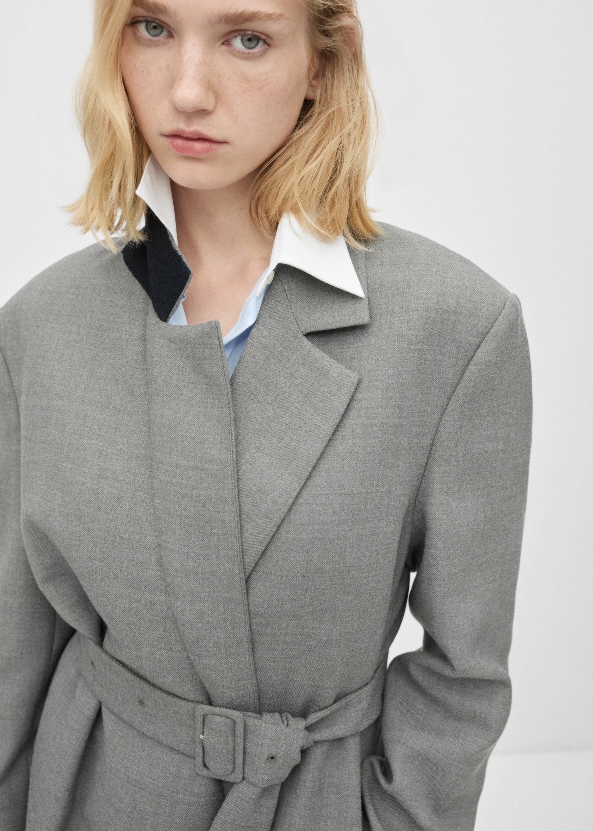 Double-breasted coat with belt - Medium plane, Grey. Ref: 77026765-00.