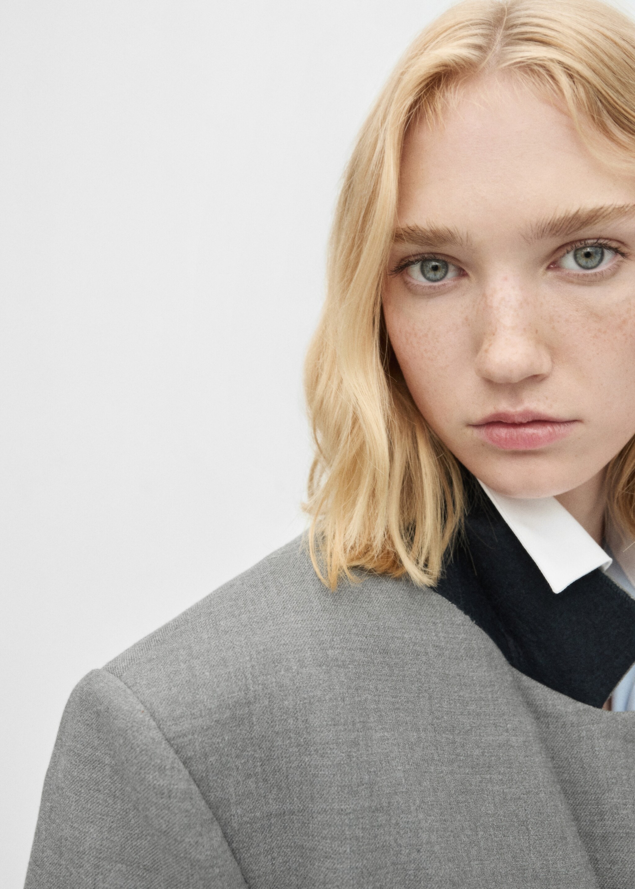 Double-breasted coat with belt - Details of the article 1, Grey. Ref: 77026765-00.