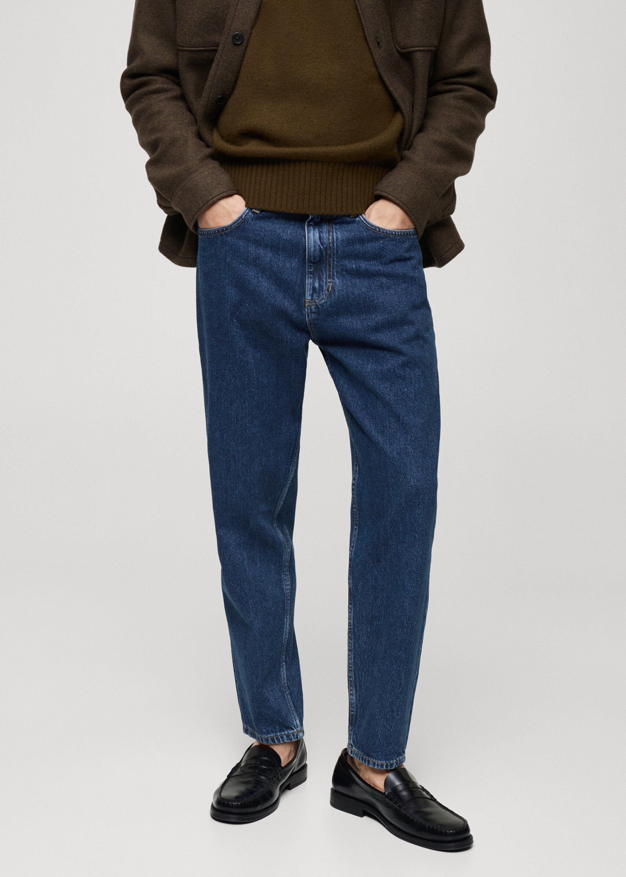 Jeans tapered-fit lavado oscuro - Plano medio, Azul oscuro. Ref: 77026766-00.