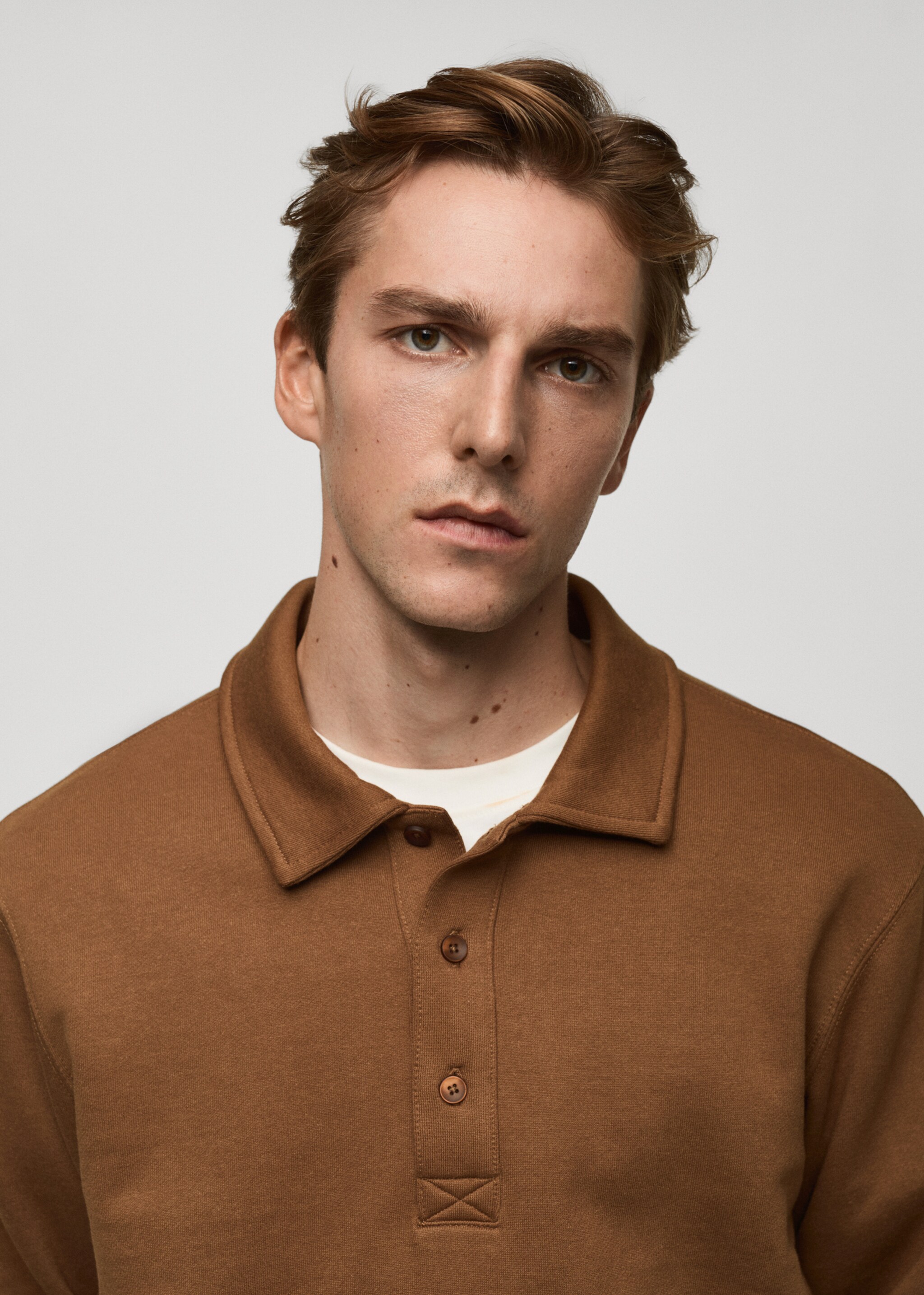 Polo-Sweatshirt aus Baumwollgemisch - Detail des Artikels 1, Tobacco-Braun. Ref: 77027113-00.