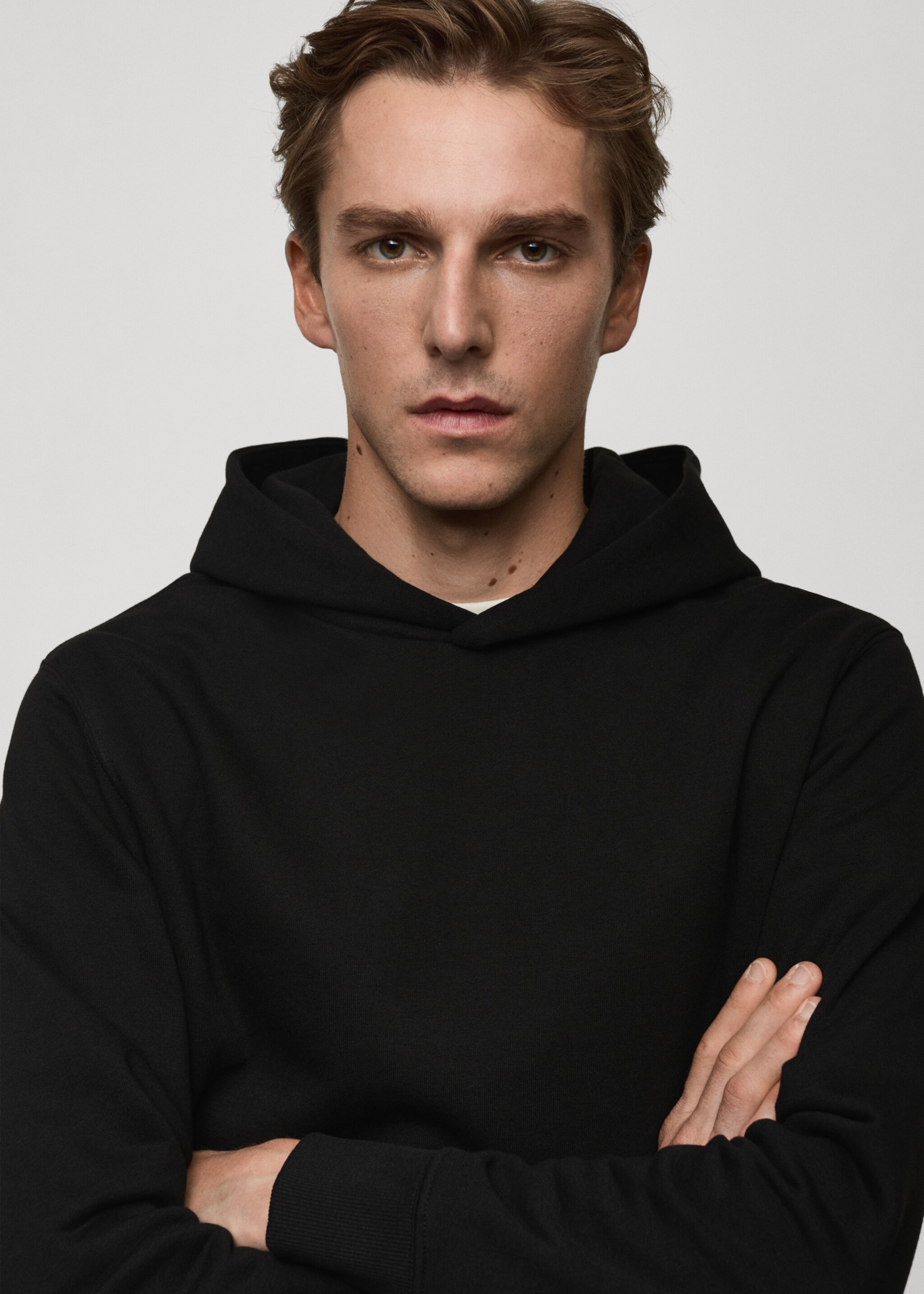 Baumwoll-Kapuzensweatshirt mit Känguru-Tasche - Detail des Artikels 1, Schwarz. Ref: 77027115-00.