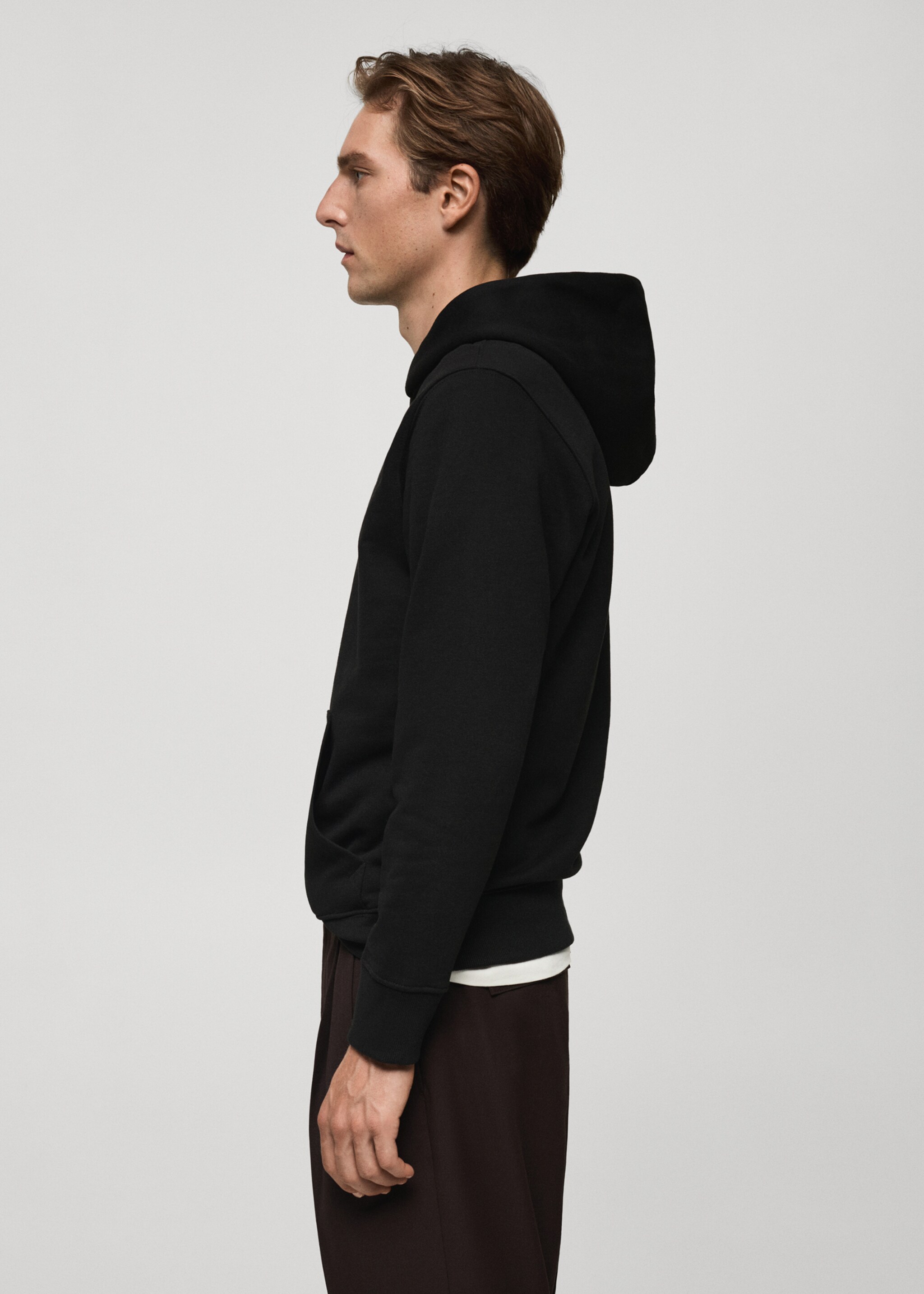 Baumwoll-Kapuzensweatshirt mit Känguru-Tasche - Detail des Artikels 2, Schwarz. Ref: 77027115-00.
