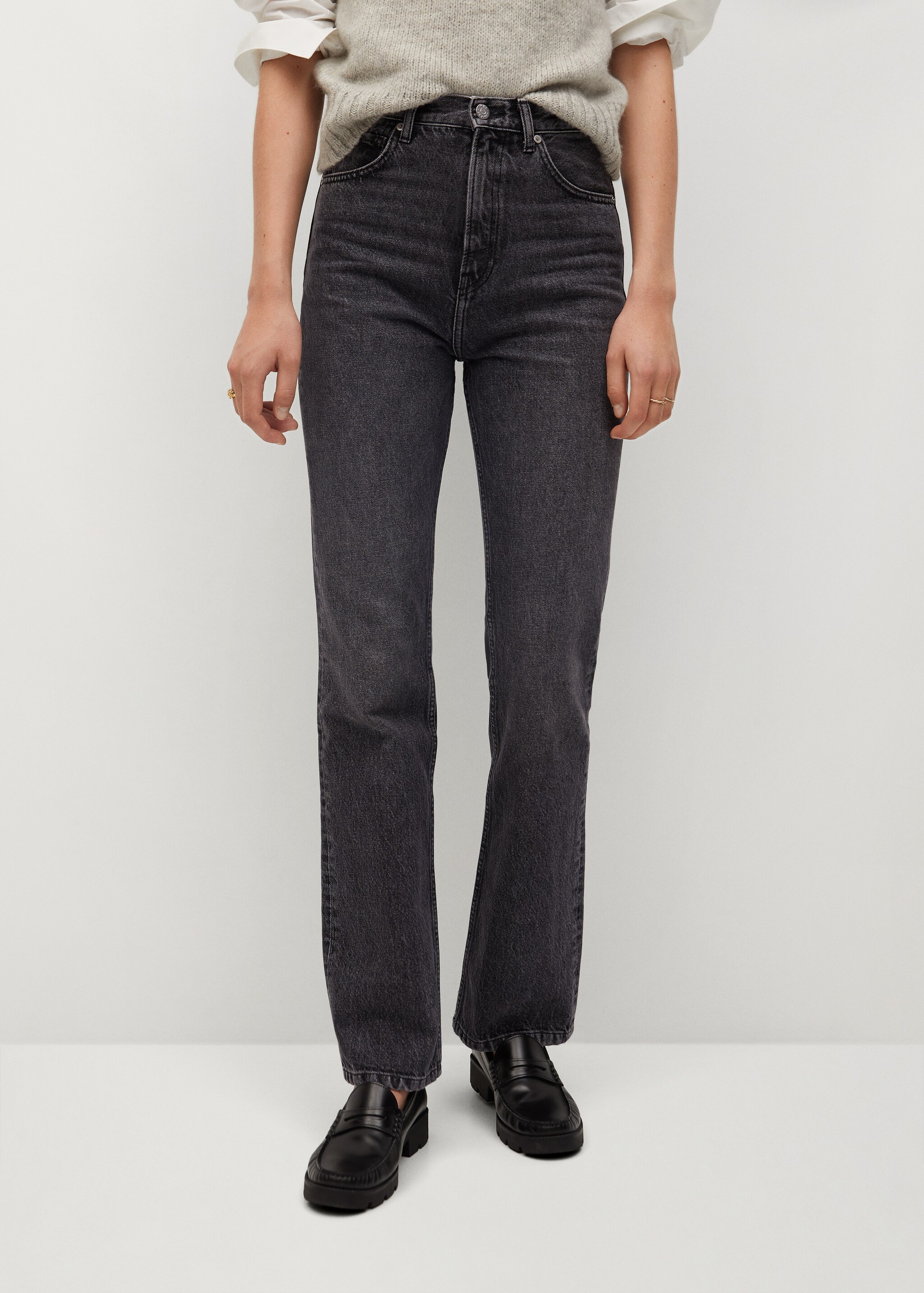 Jeans flare tiro alto - Plano medio