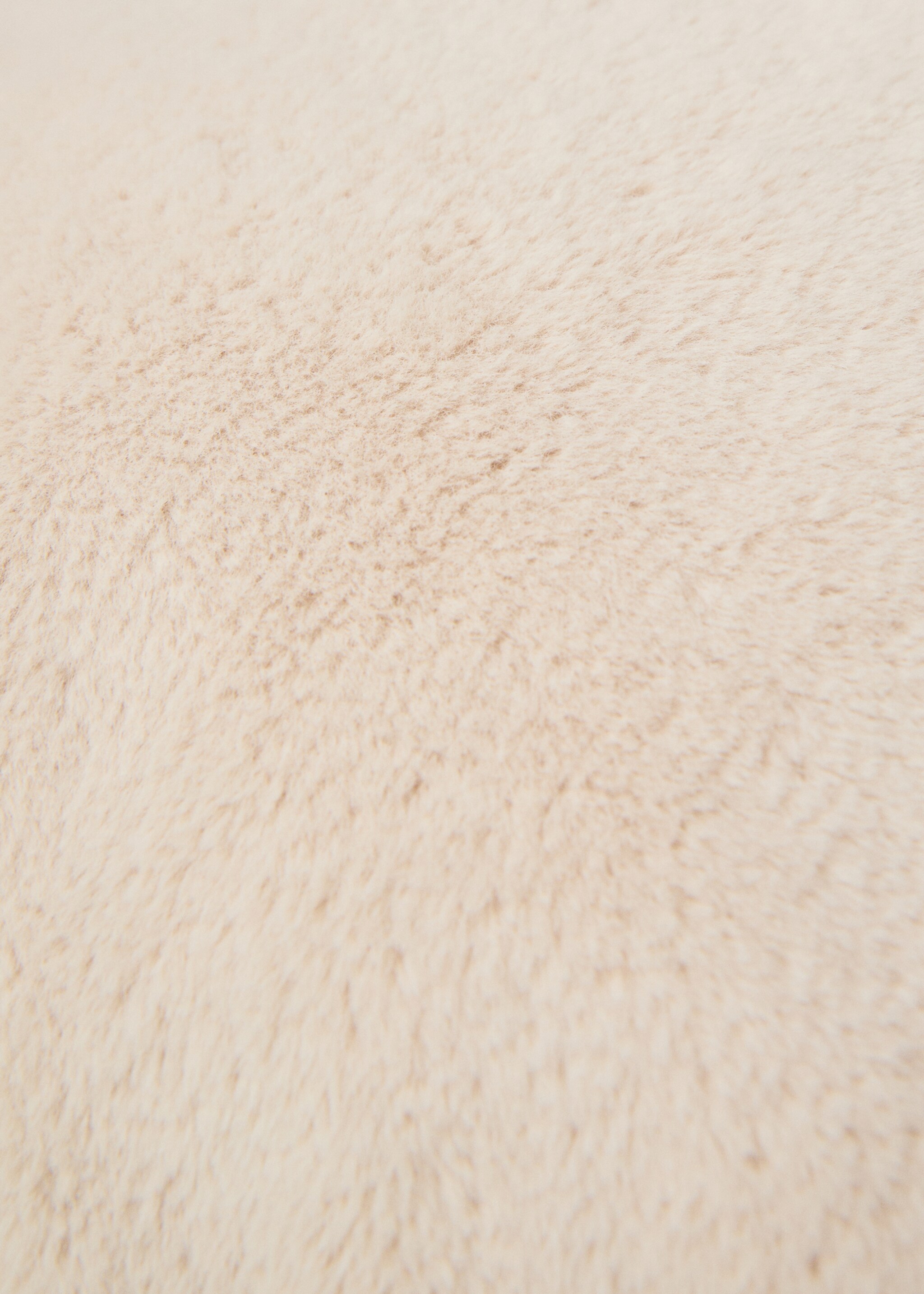 Faux-fur cushion cover 45x45cm - Details of the article 3, Sand. Ref: 77027647-00.