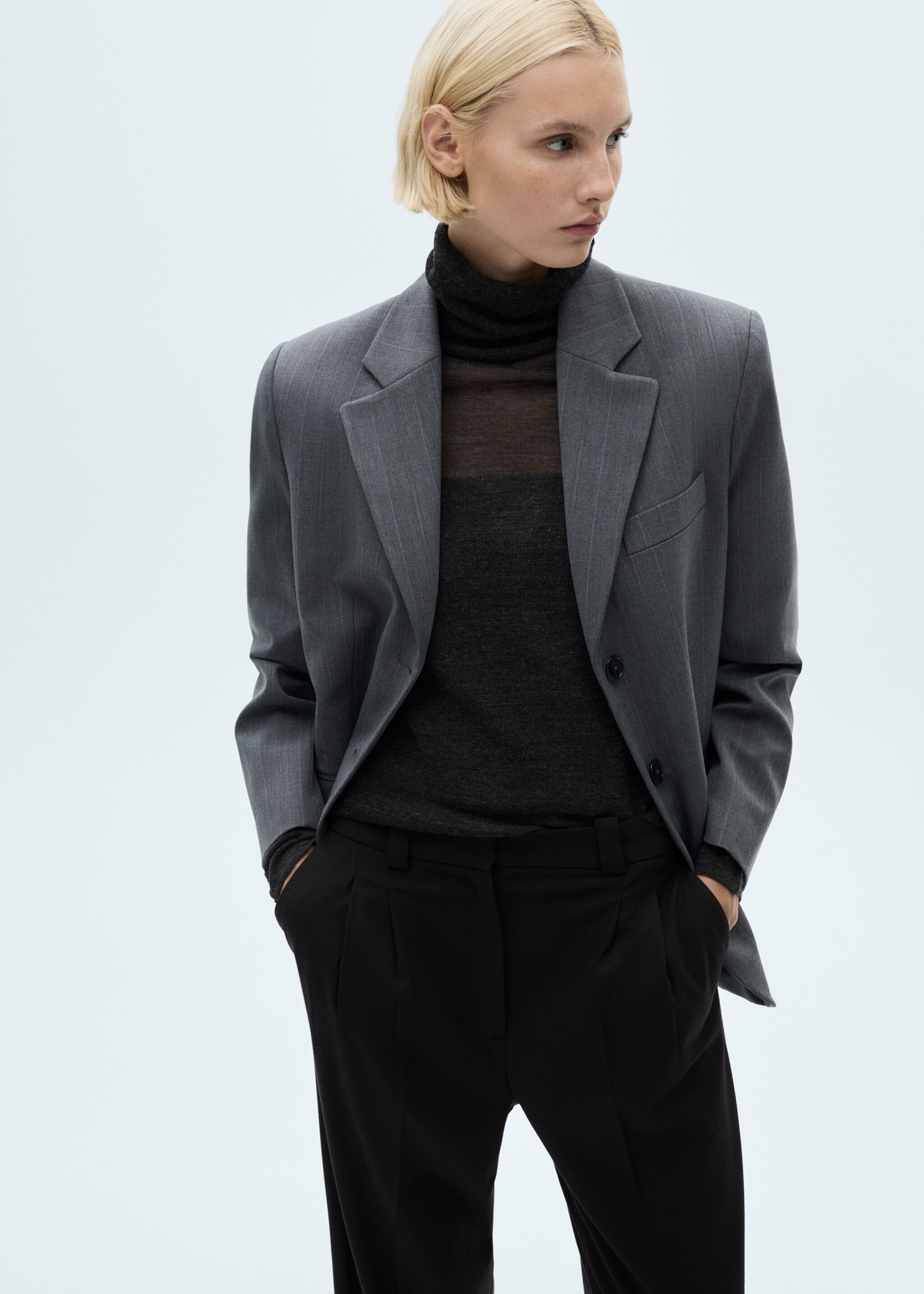 Pantalon droit pinces - Détail de l'article 1, Noir. Ref: 77027650-00.