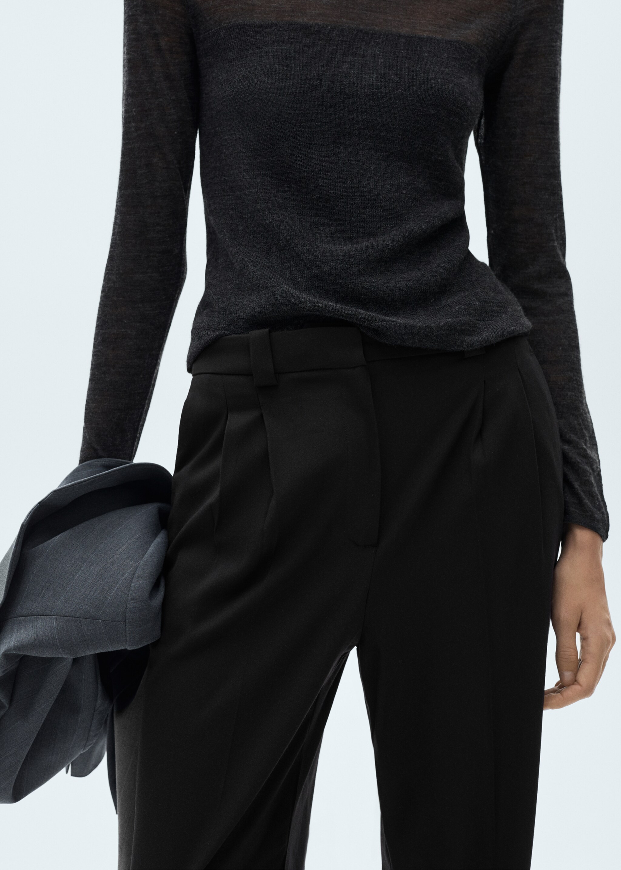Pantalon droit pinces - Détail de l'article 6, Noir. Ref: 77027650-00.