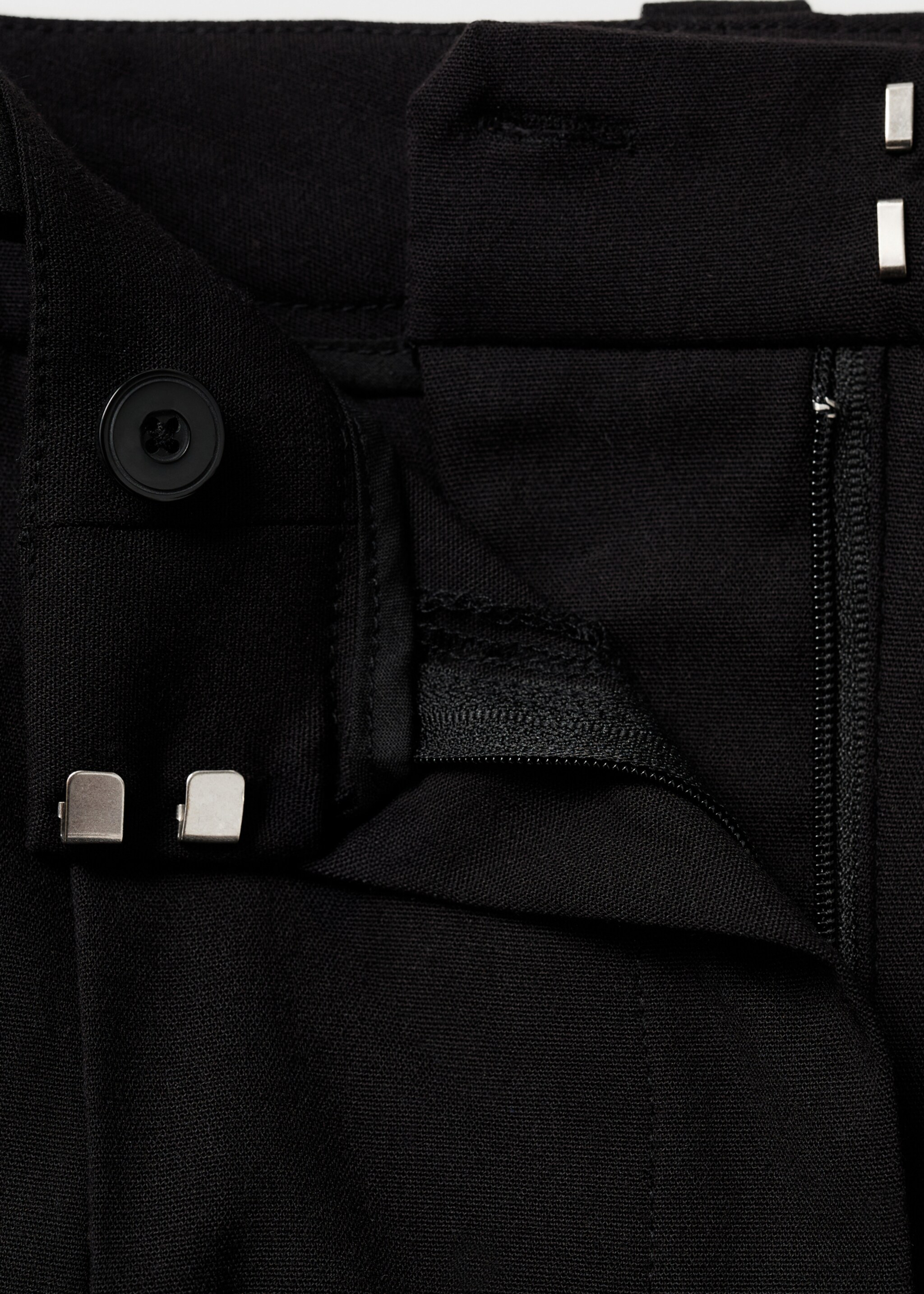 Pantalon droit pinces - Détail de l'article 8, Noir. Ref: 77027650-00.