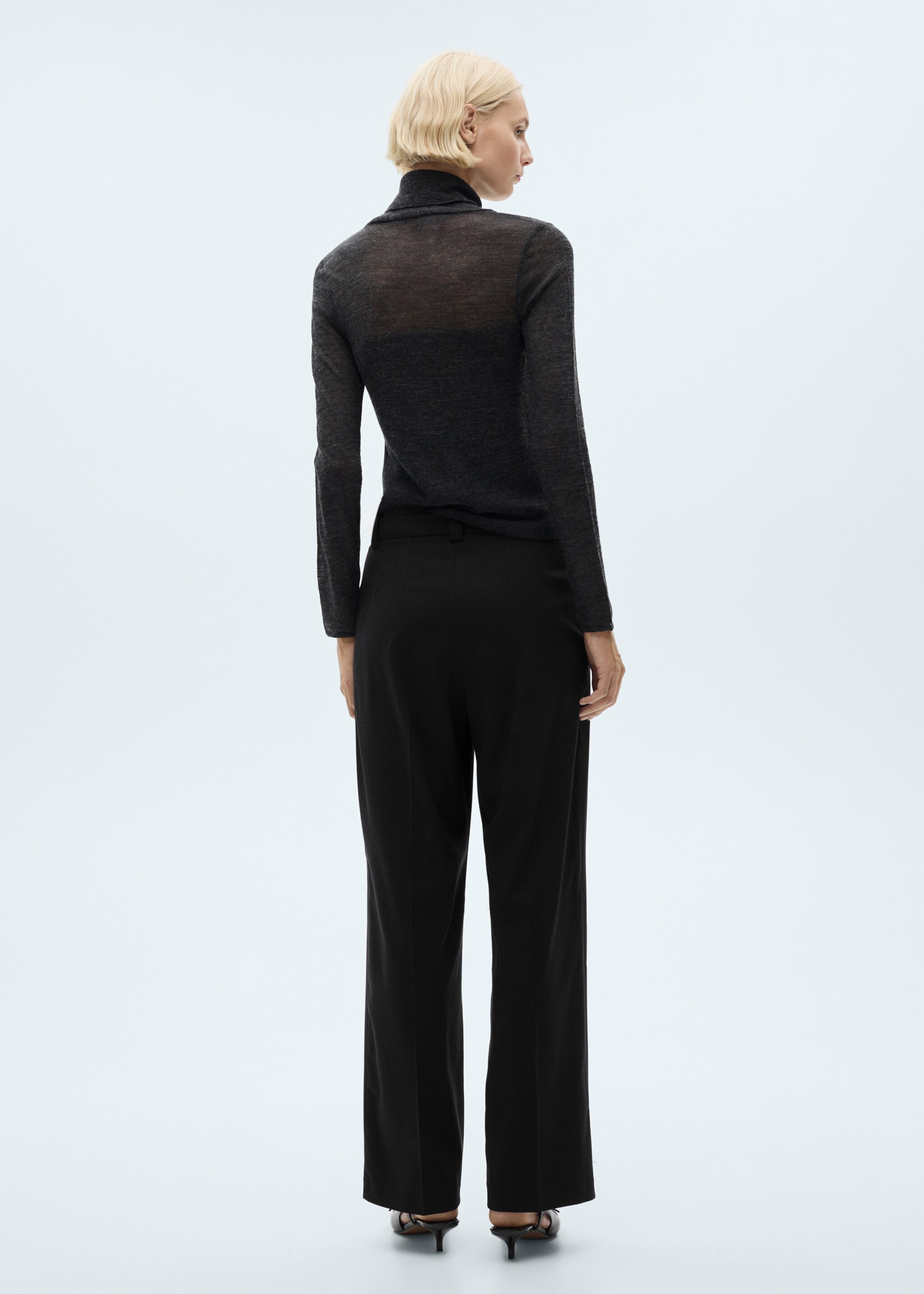 Pantalon droit pinces - Verso de l’article, Noir. Ref: 77027650-00.