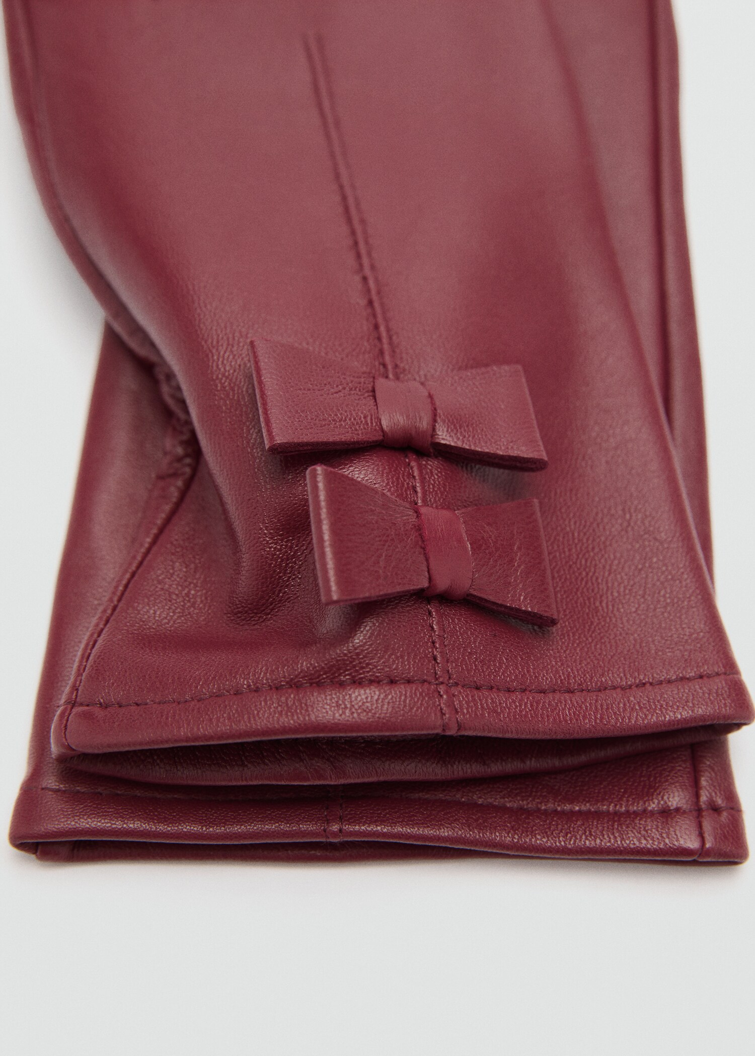 Lederhandschuhe mit Schleifendetail - Mittlere Ansicht