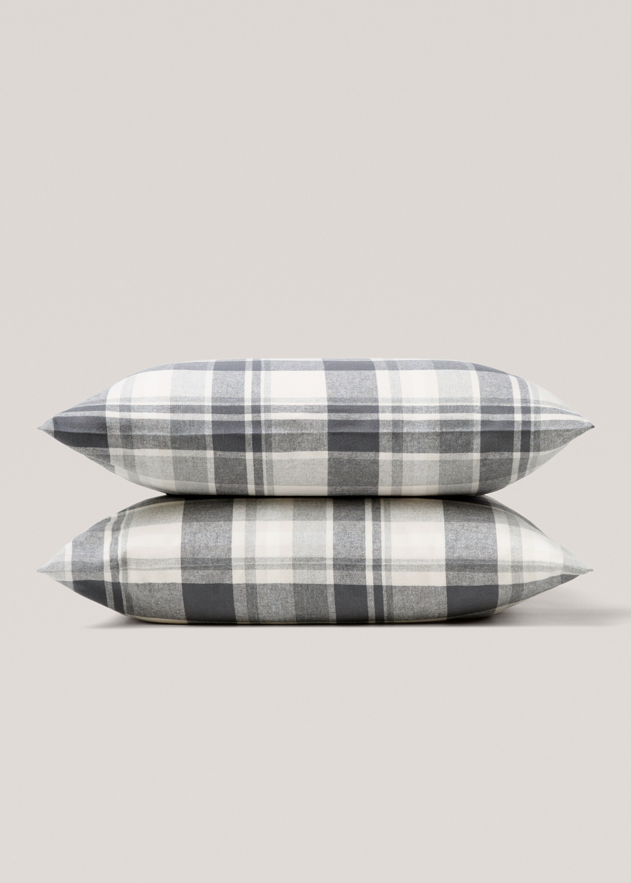 Geruite flanellen katoenen kussensloop 60x60 cm - Detail van het artikel 3, Grijs. Ref: 77027660-00.