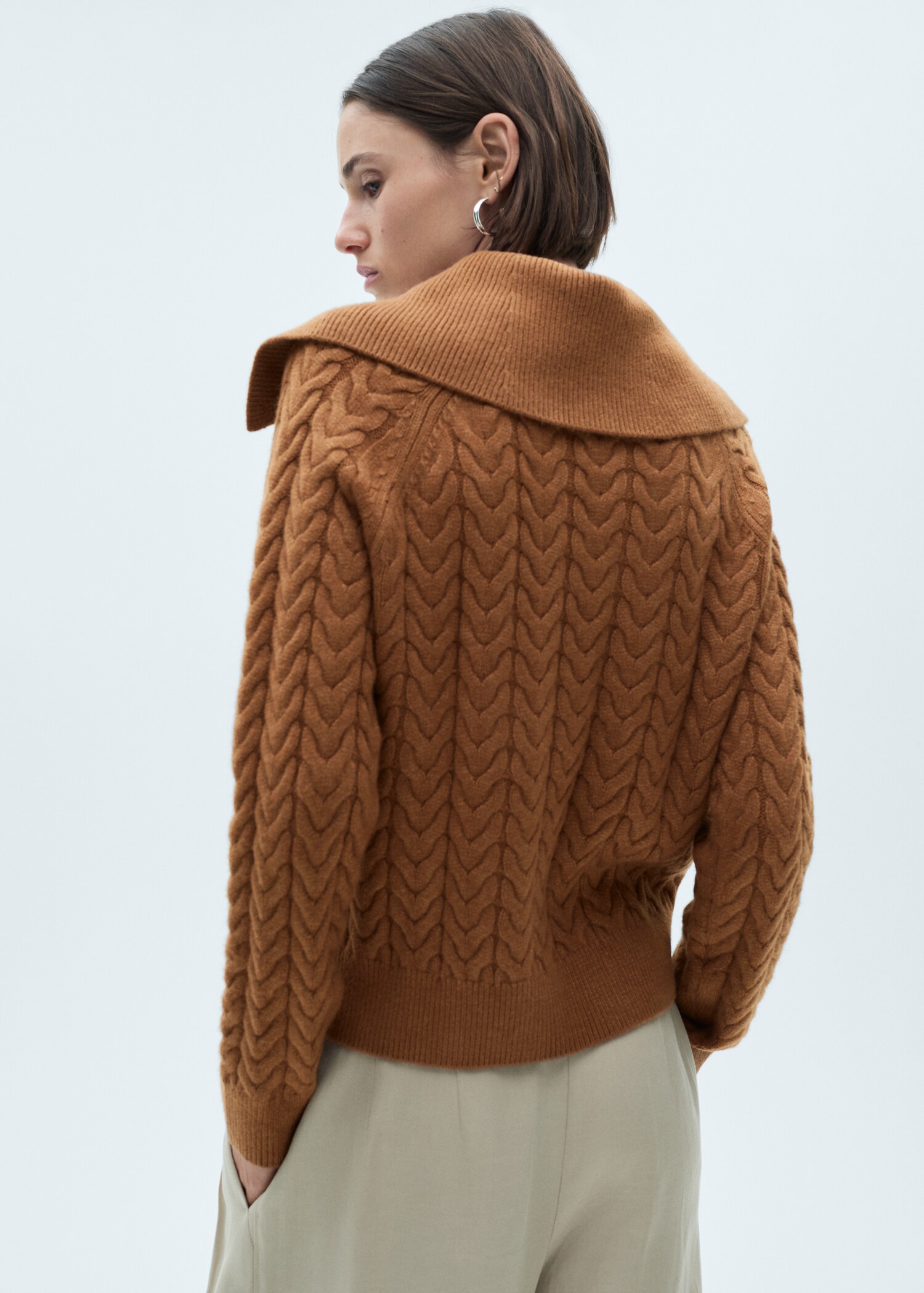 Braided sweater with lapel collar - Reverse of the article