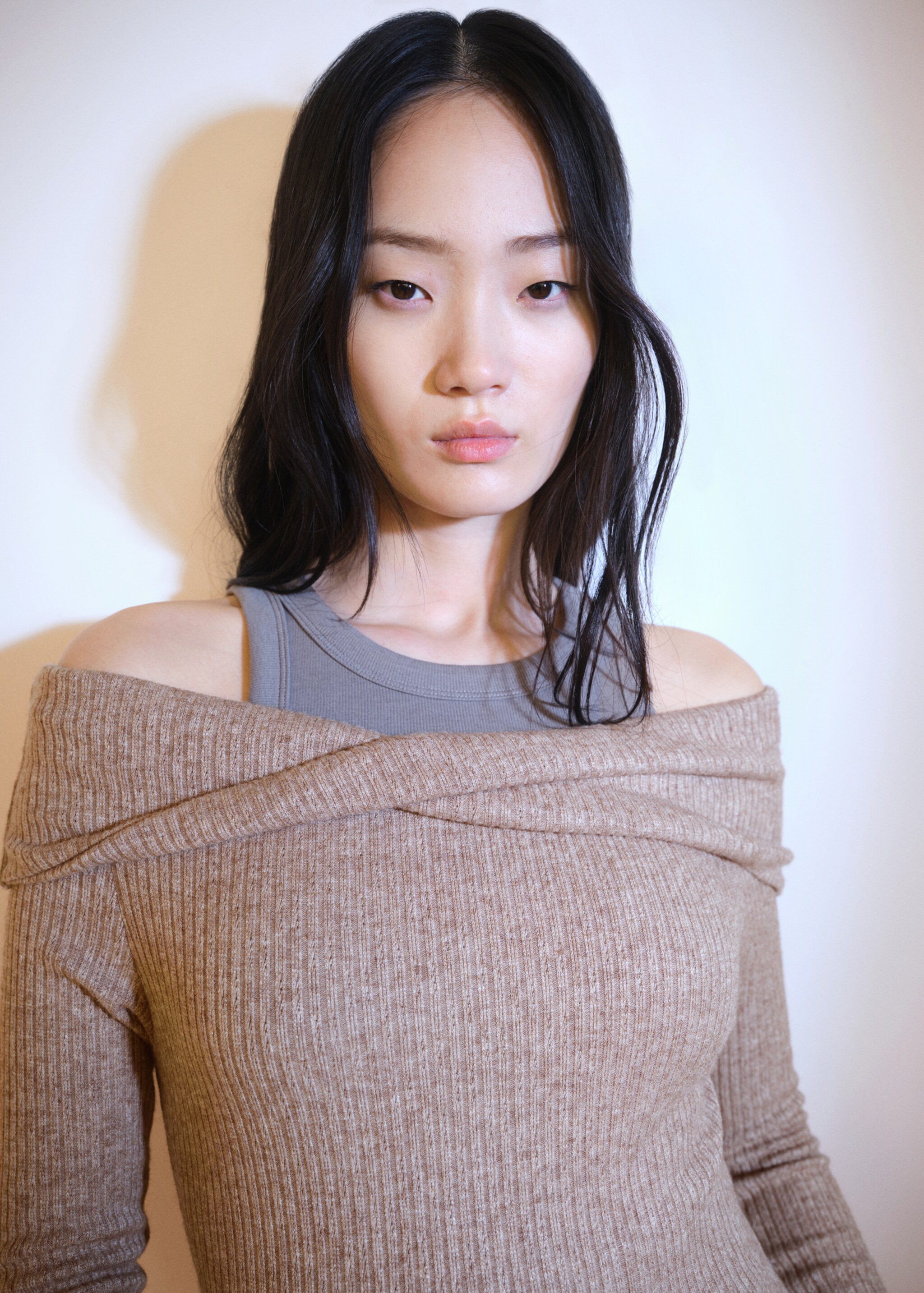 Off-the-shoulder knitted dress - Details of the article 1, Beige. Ref: 77027688-00.