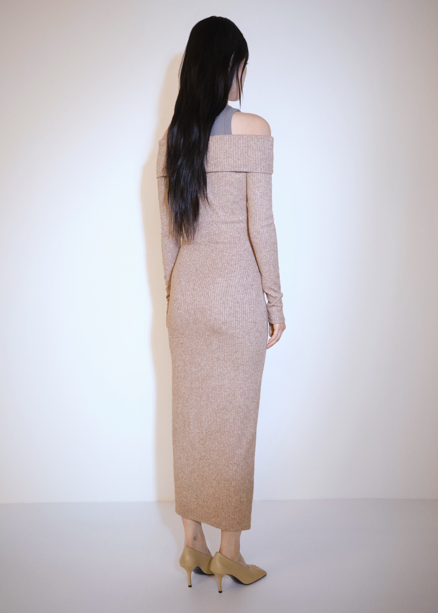 Off-the-shoulder knitted dress - Reverse of the article