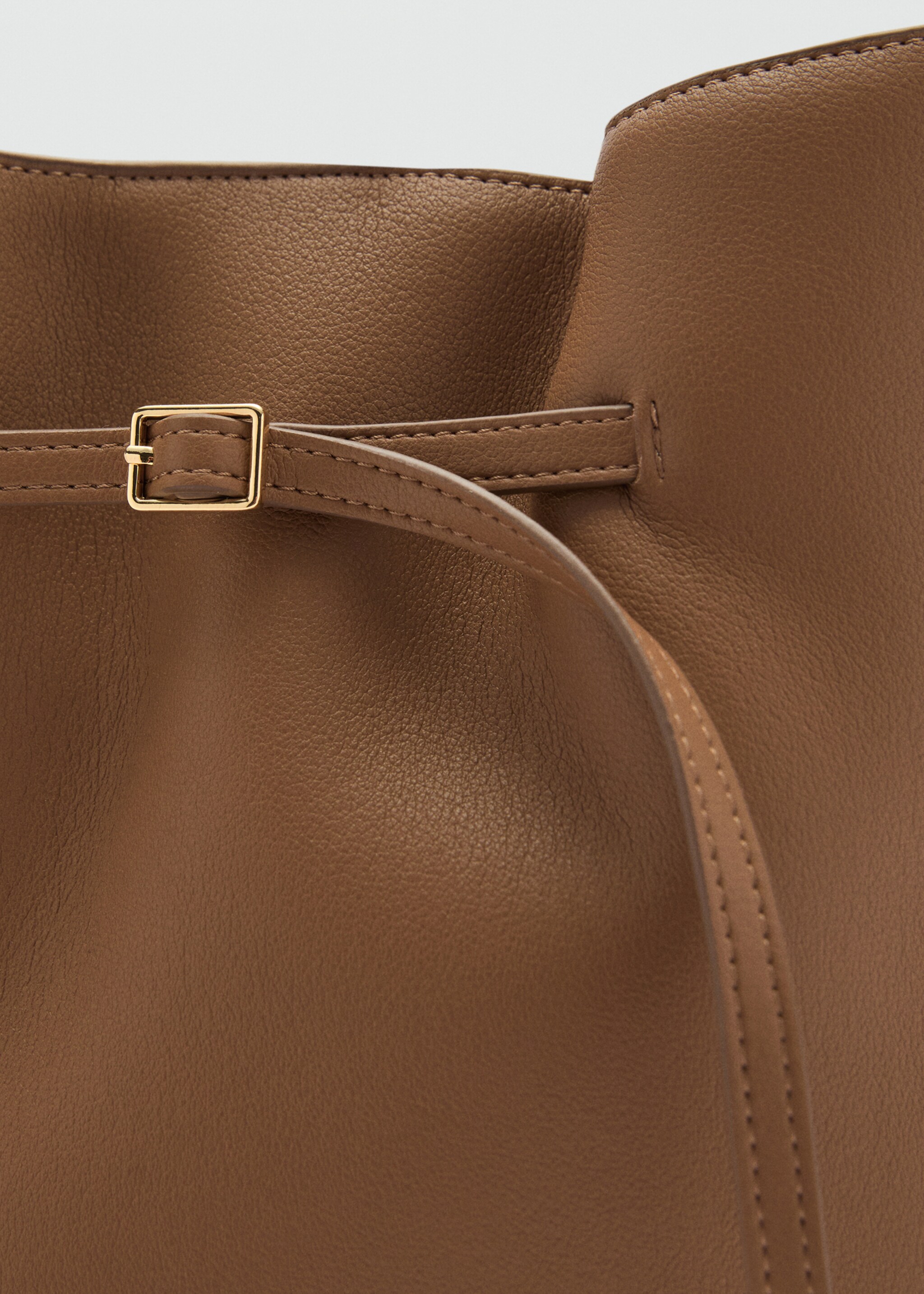 Bucket bag with buckle - Details of the article 2, Medium Brown. Ref: 77027691-00.