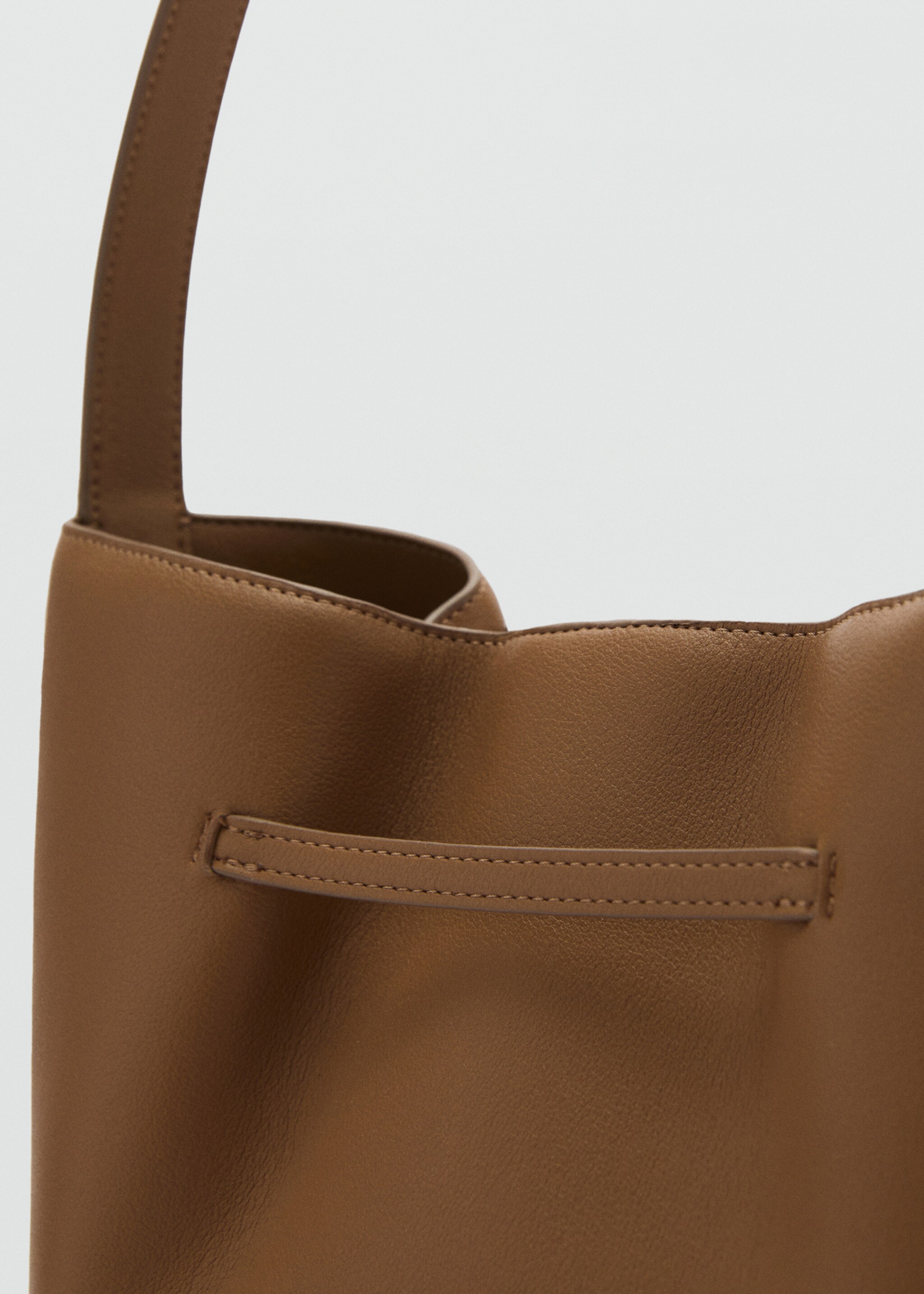 Bucket bag with buckle - Details of the article 3, Medium Brown. Ref: 77027691-00.