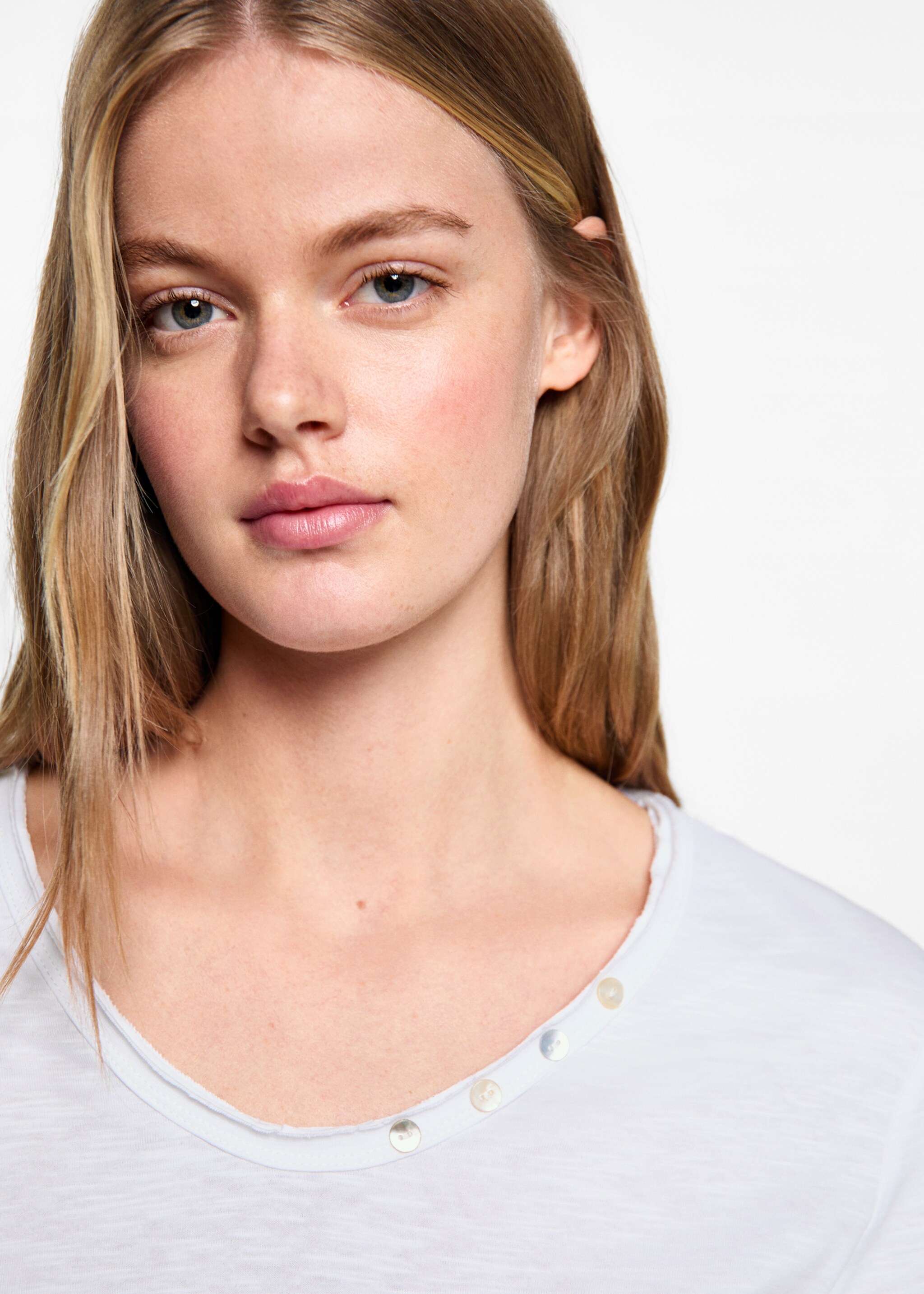 Camiseta manga larga botones - Detalle del artículo 1, Blanco roto. Ref: 77027696-00.