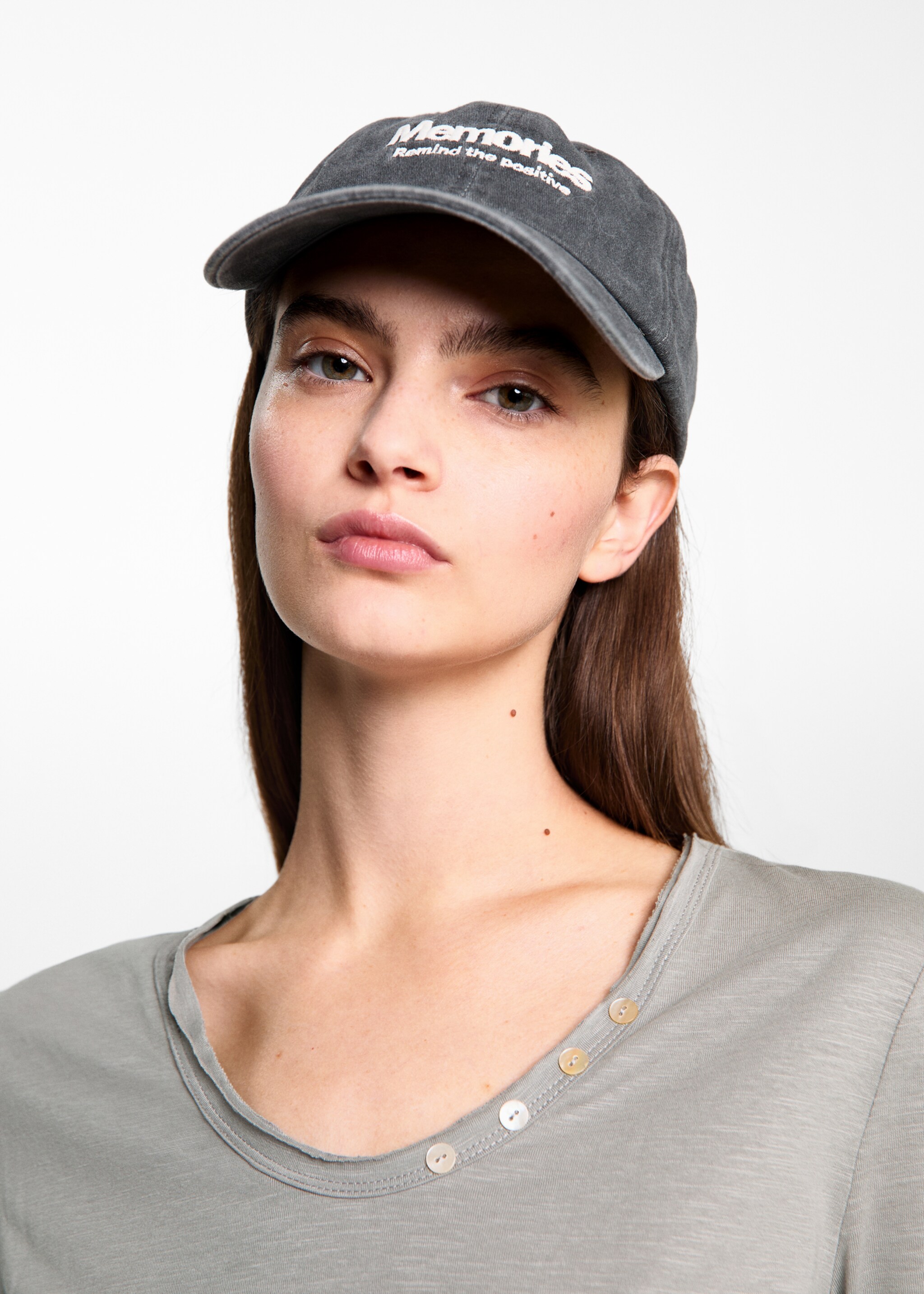 Samarreta màniga llarga botons - Detall de l'article 1, Gris. Ref: 77027696-00.