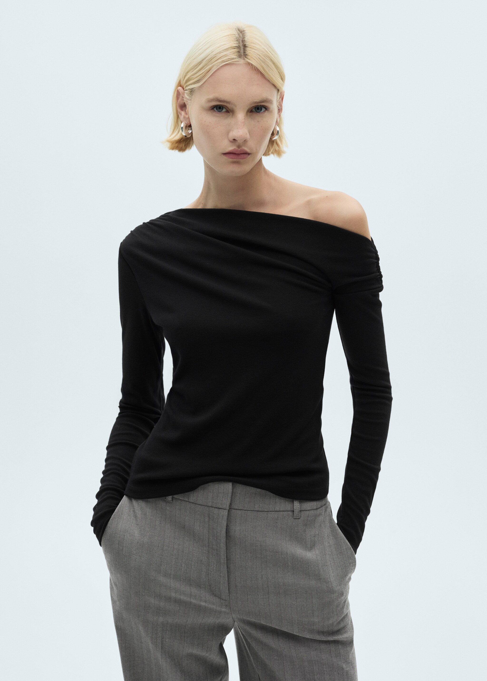 Draped asymmetrical T-shirt - Medium plane, Black. Ref: 77027697-00.