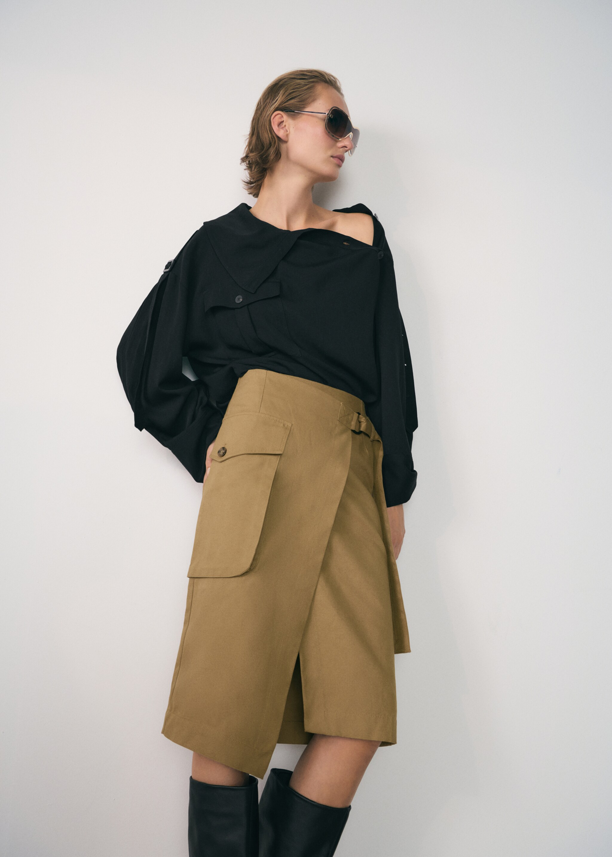 Spódnica midi z kieszeniami cargo - Szczegóły artykułu 2, Khaki. Ref: 77027715-00.