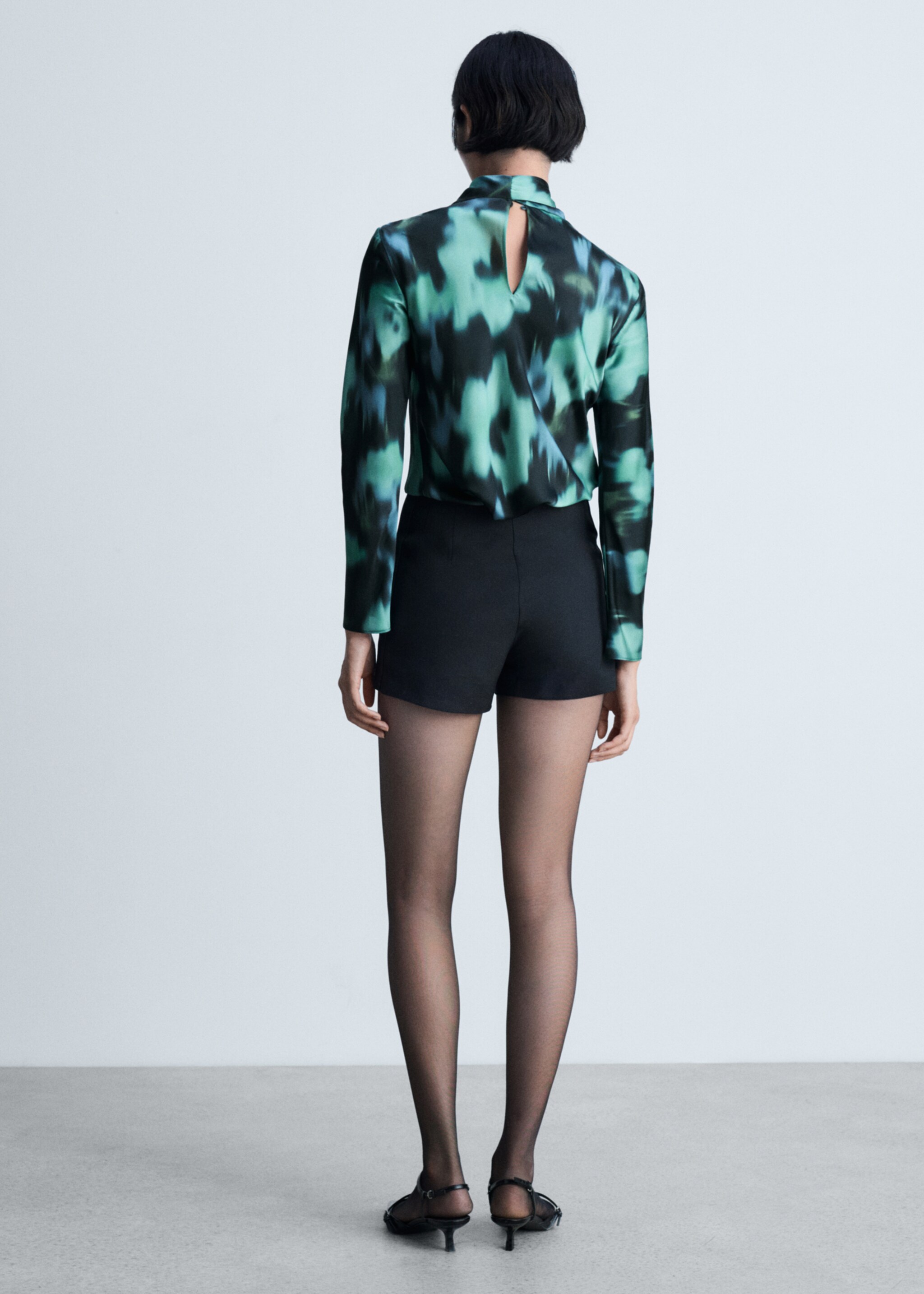 Printed blouse with bow - Reverse of the article, Black. Ref: 77027718-00.