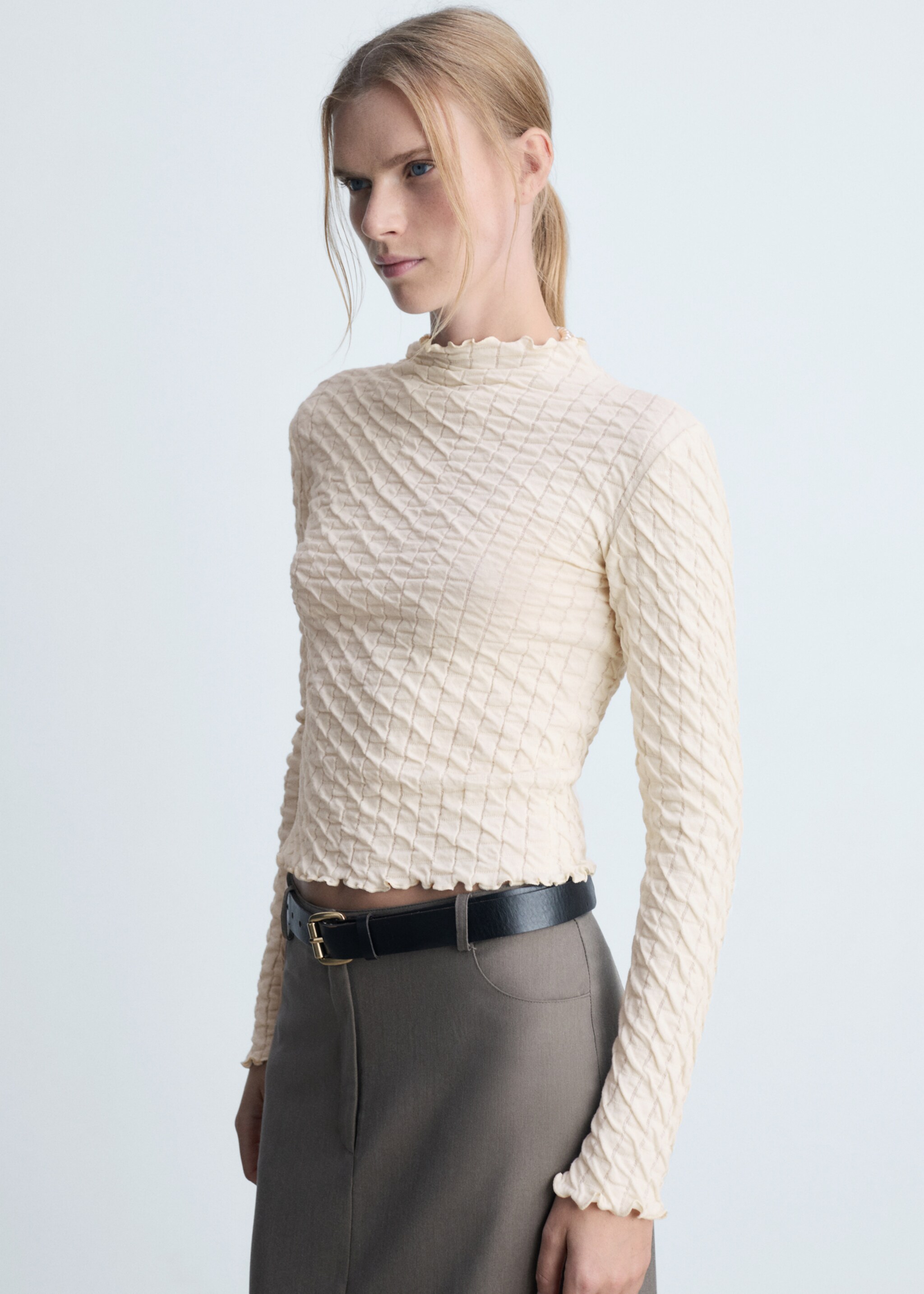 Long-sleeved t-shirt with ruffles - Medium plane, Ecru. Ref: 77027719-00.