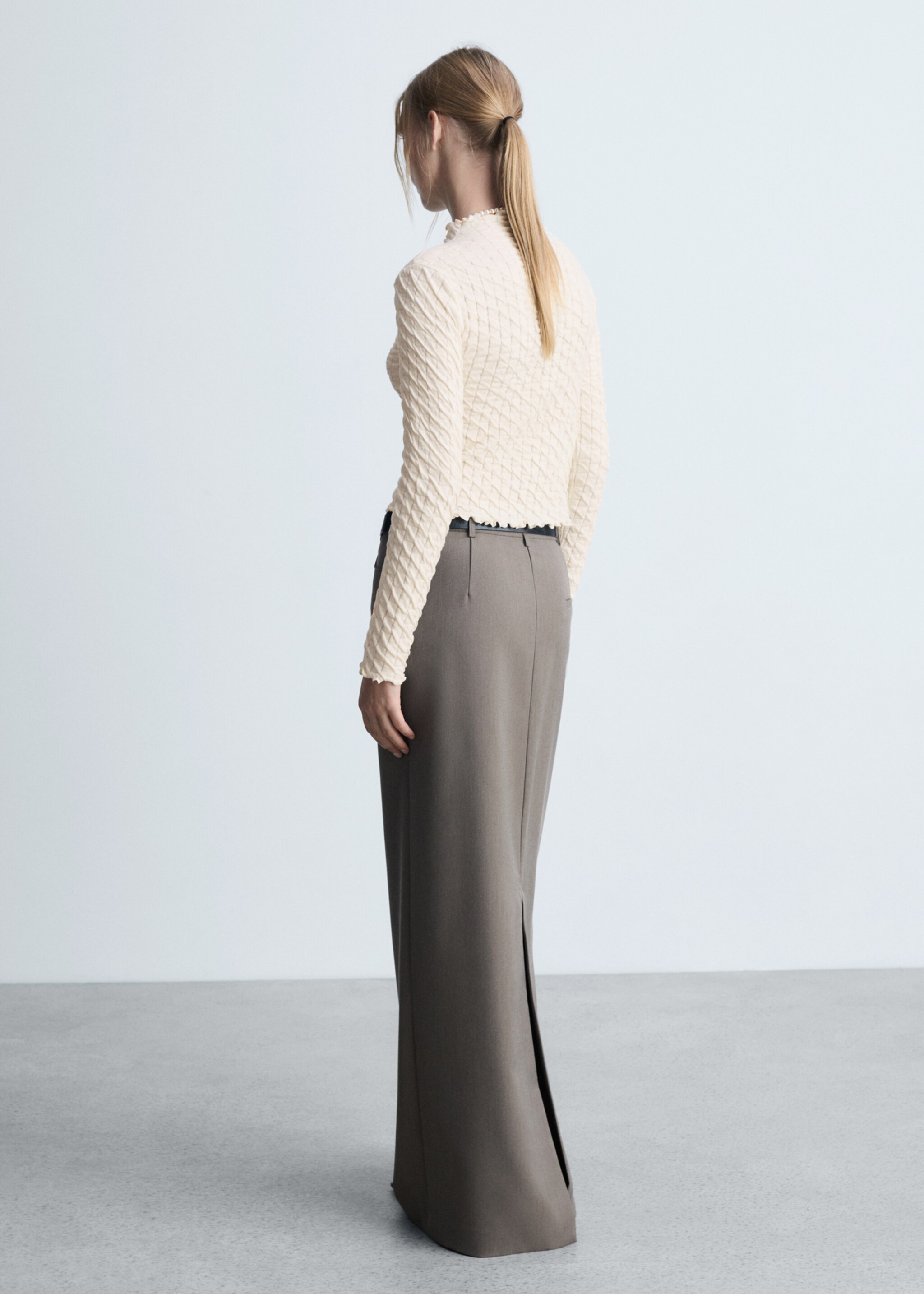 Long-sleeved t-shirt with ruffles - Reverse of the article, Ecru. Ref: 77027719-00.