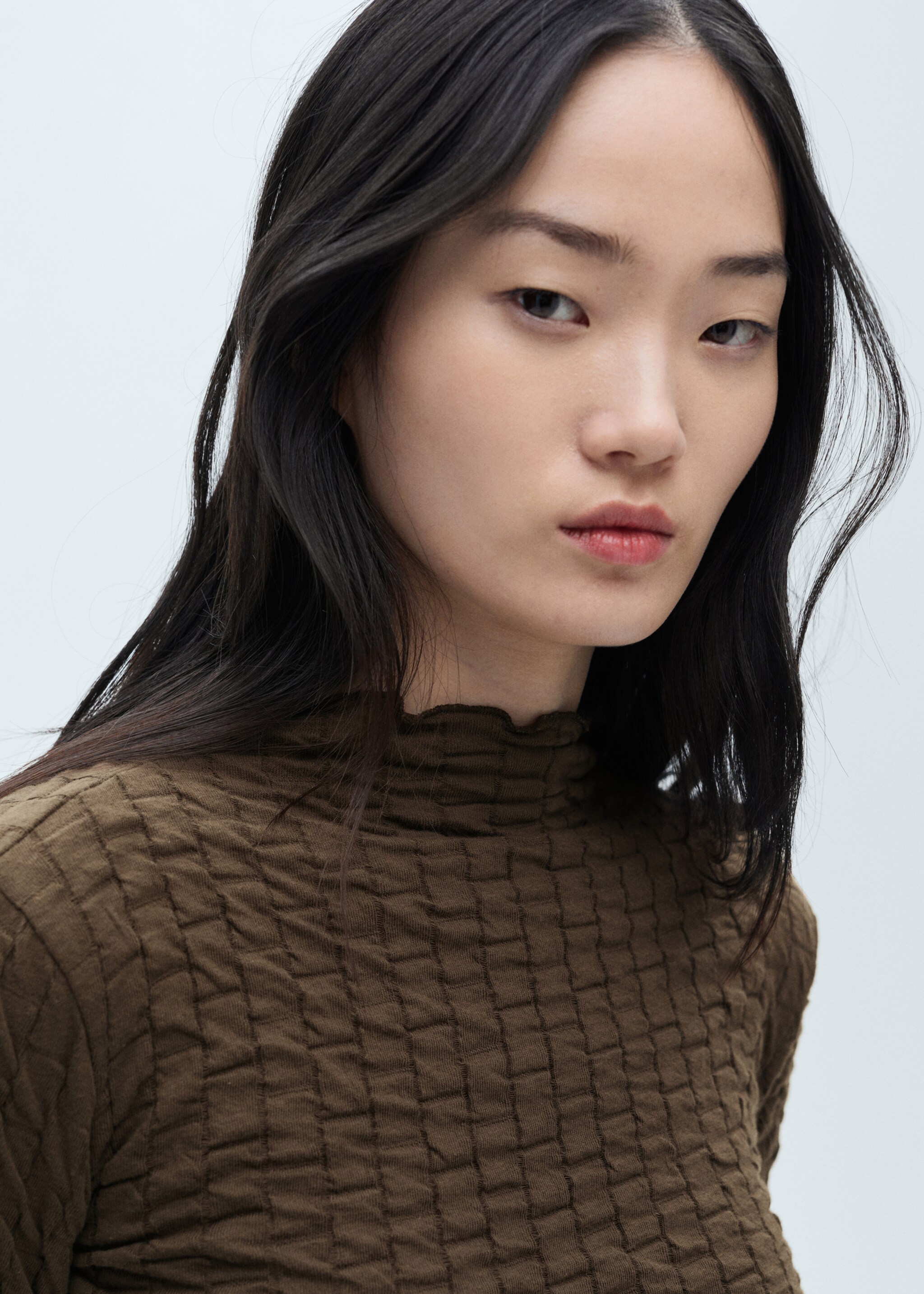Long-sleeved t-shirt with ruffles - Details of the article 1, Khaki. Ref: 77027719-00.